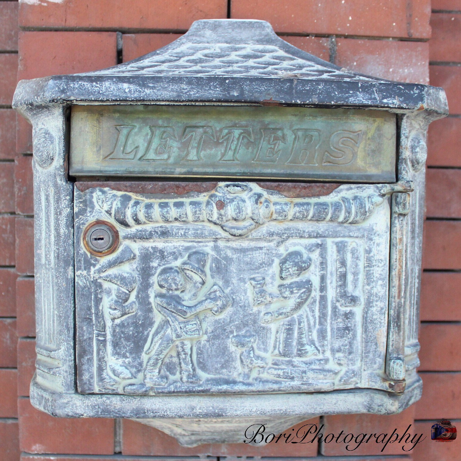 Canon EOS 1200D (EOS Rebel T5 / EOS Kiss X70 / EOS Hi) sample photo. Old school mailbox. photography