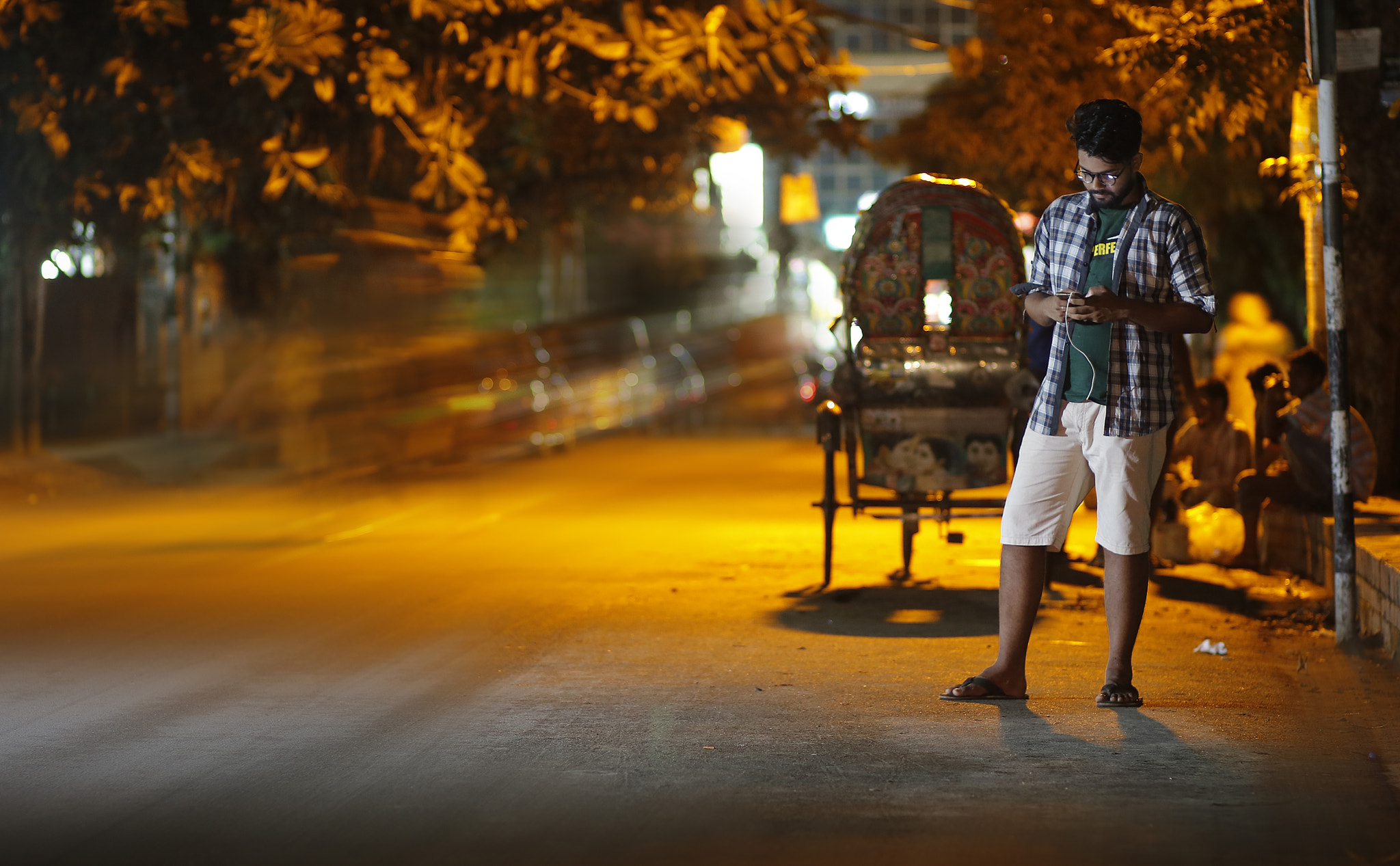 Canon EOS 750D (EOS Rebel T6i / EOS Kiss X8i) + Canon EF 85mm F1.8 USM sample photo. Slow shutter experiment photography