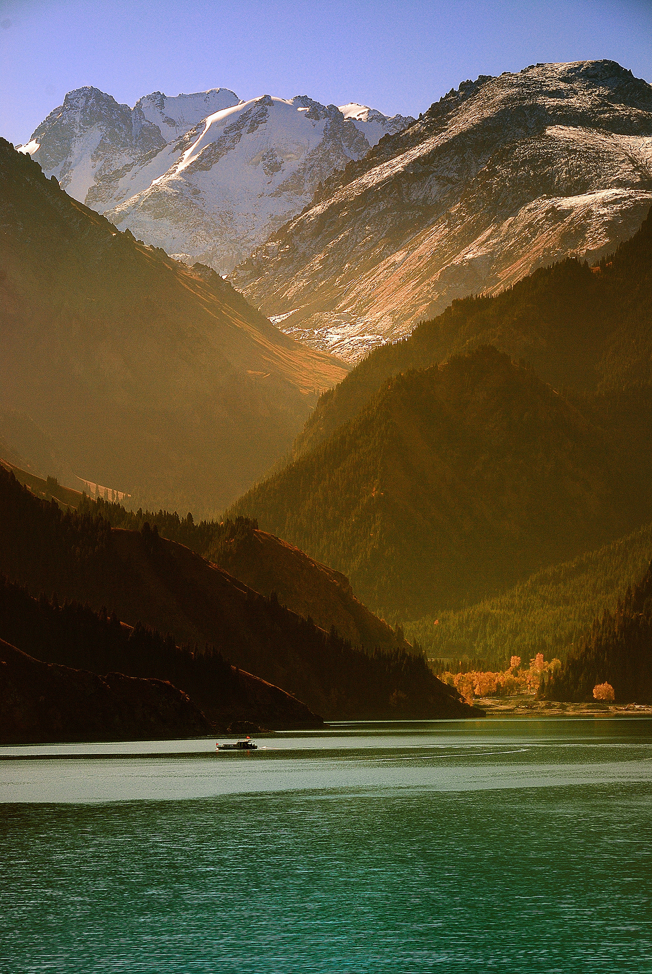 Sigma 18-250mm F3.5-6.3 DC OS HSM sample photo. Tianshan tianchi lake photography