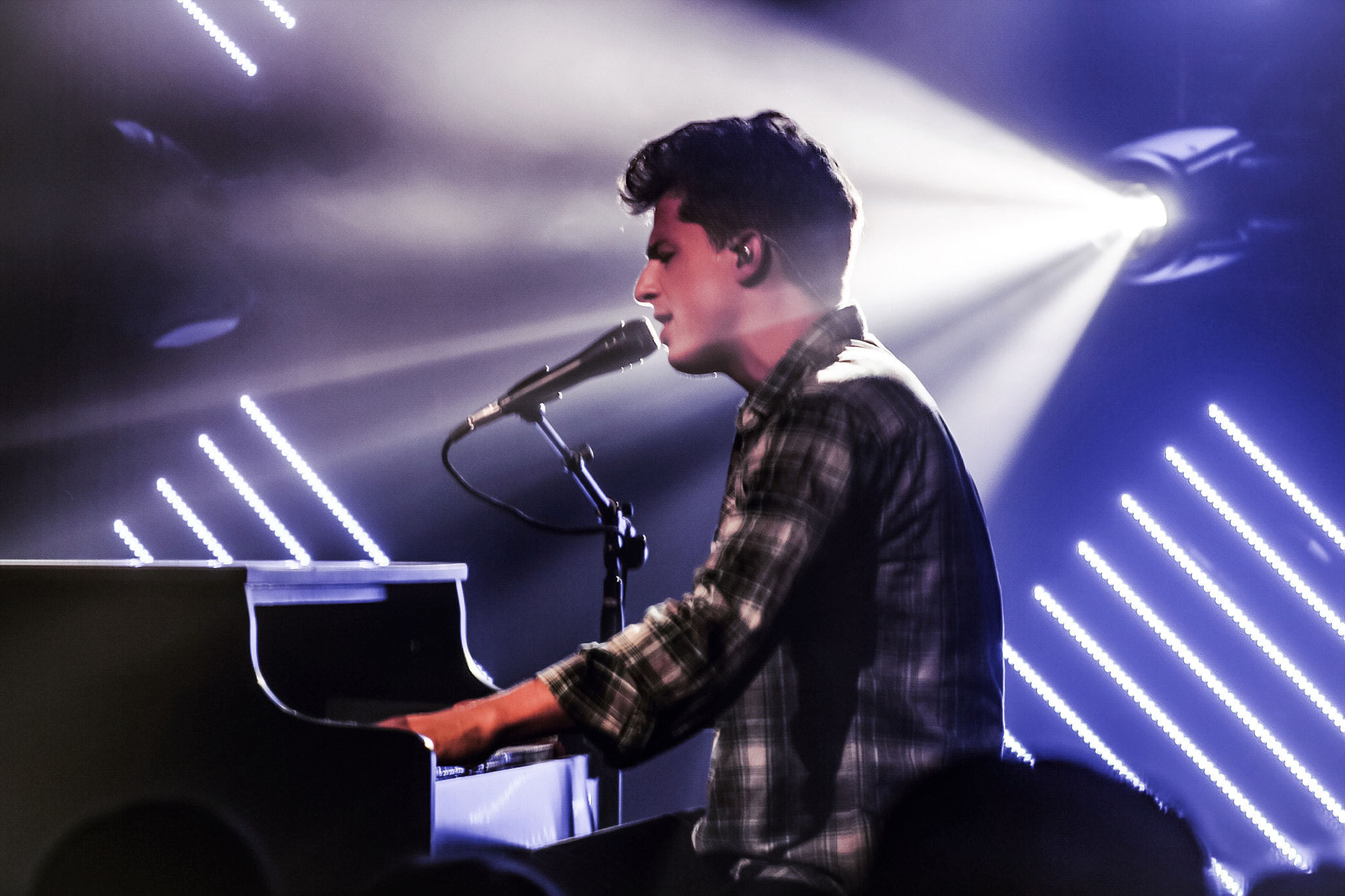 Canon EOS 1000D (EOS Digital Rebel XS / EOS Kiss F) sample photo. Charlie puth-minneapolis, minnesota photography