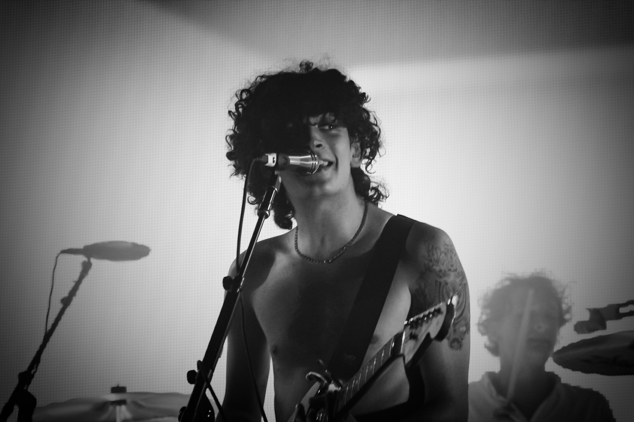 Canon EOS 1000D (EOS Digital Rebel XS / EOS Kiss F) sample photo. Matty healy-the 1975-minneapolis, minnesota. photography