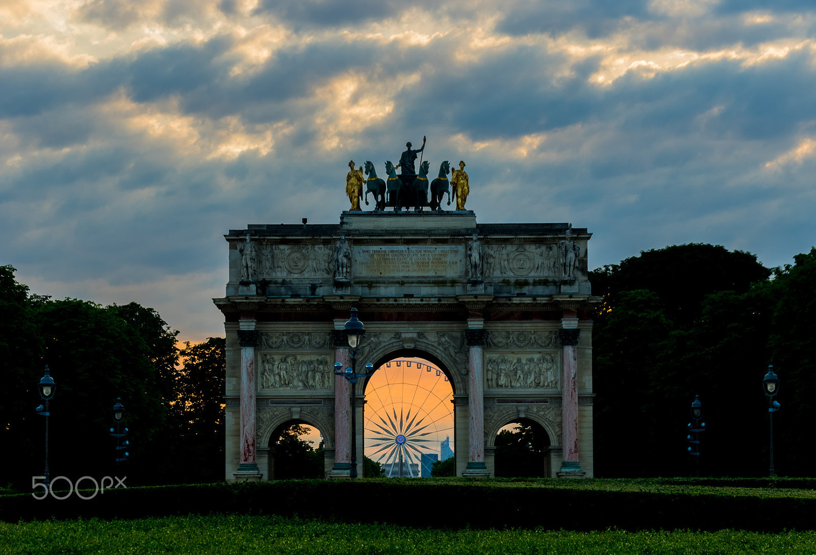 Sigma 18-250mm F3.5-6.3 DC Macro OS HSM sample photo. Louvre photography
