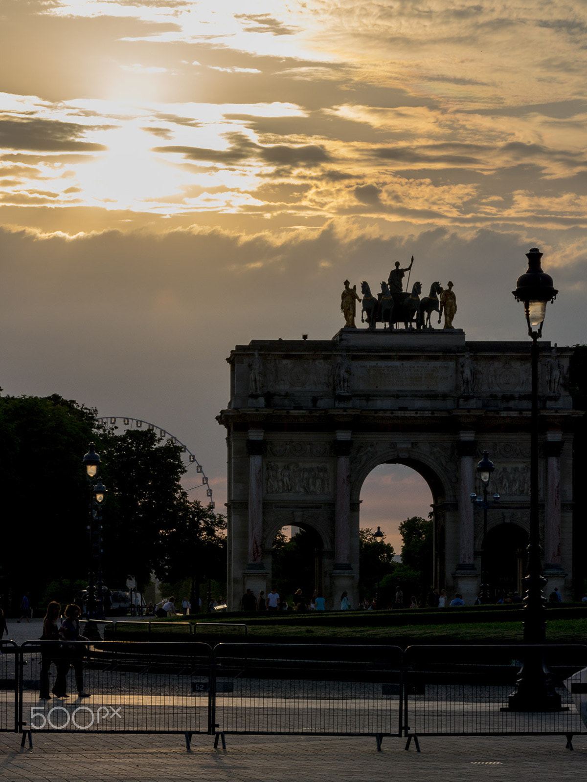 Sigma 18-250mm F3.5-6.3 DC Macro OS HSM sample photo. Louvre photography