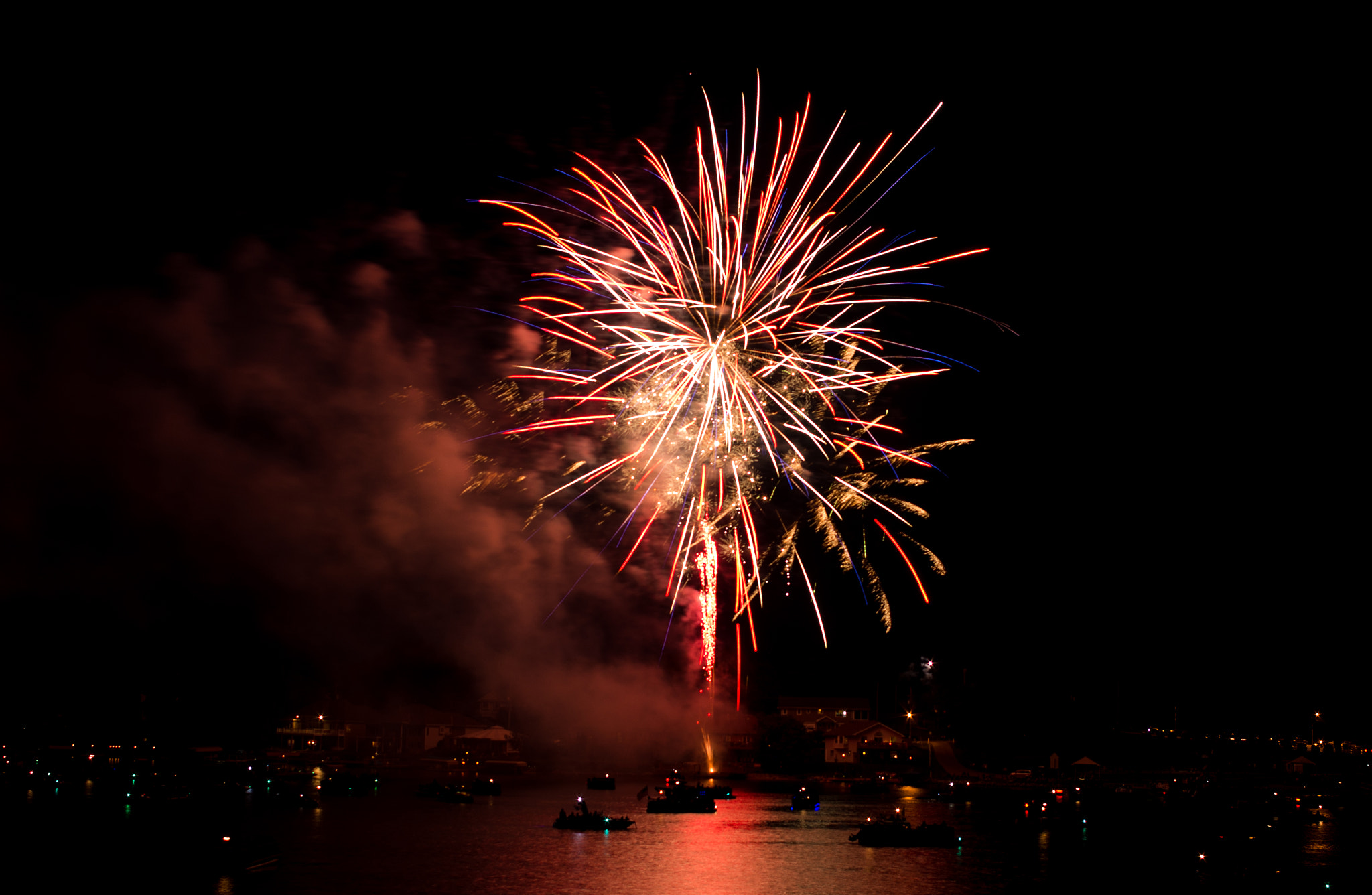 Pentax K-01 + Pentax smc DA 35mm F2.4 AL sample photo. Fireworks at the lake photography