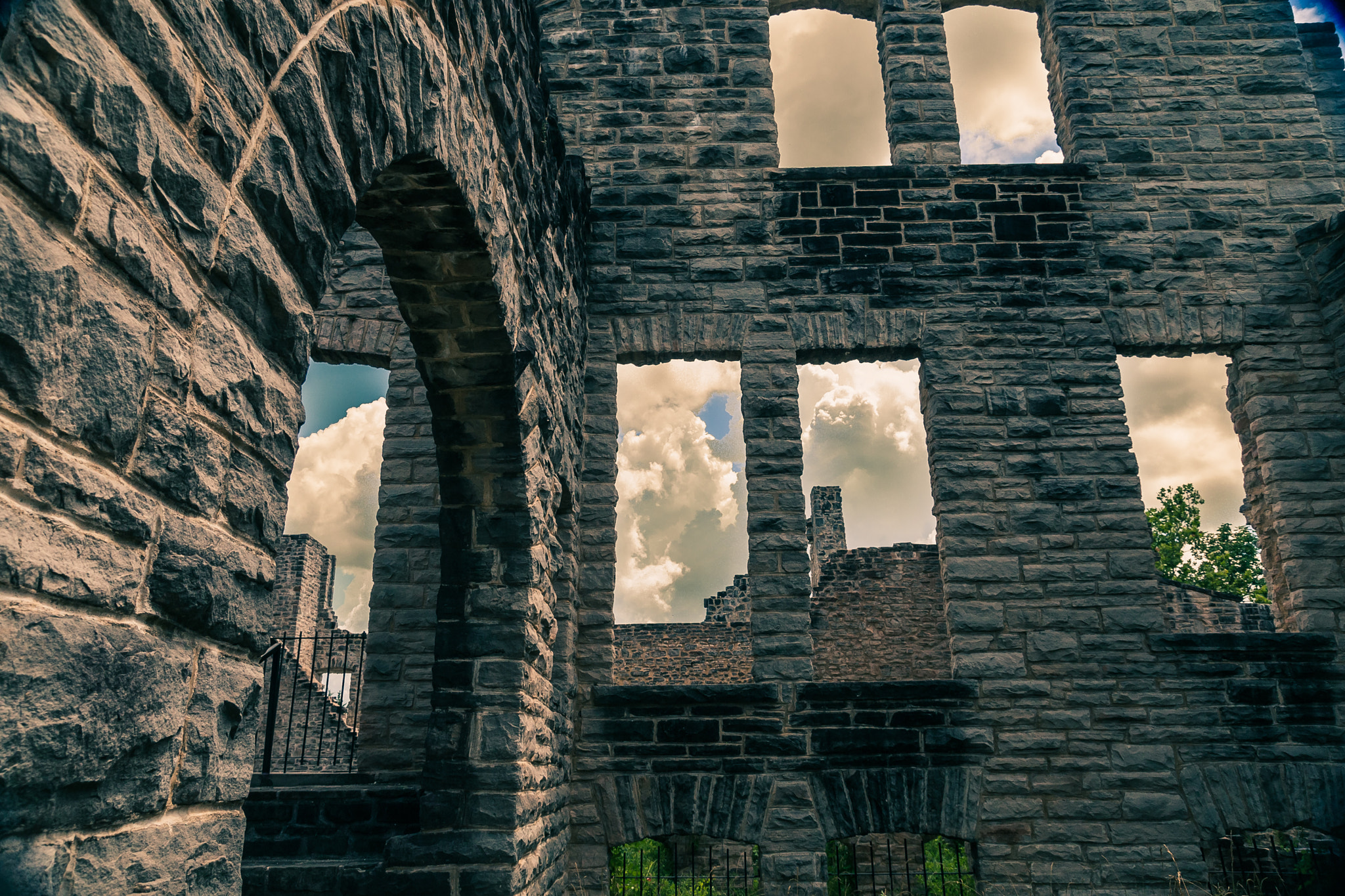 Canon EOS-1D Mark III sample photo. Burning castle photography