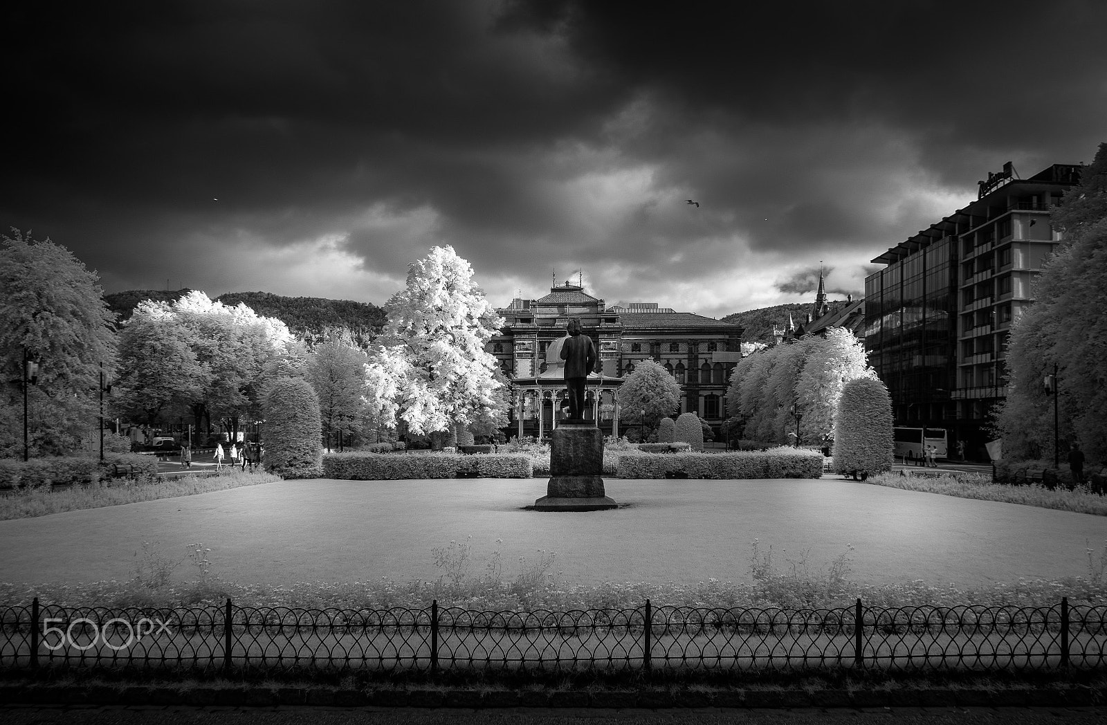 Sony Alpha a5000 (ILCE 5000) + Sigma 19mm F2.8 EX DN sample photo. Edvard grieg watching his city evolve photography