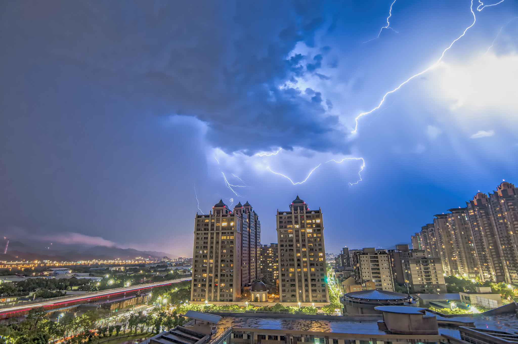 Nikon D300S sample photo. City lightning photography