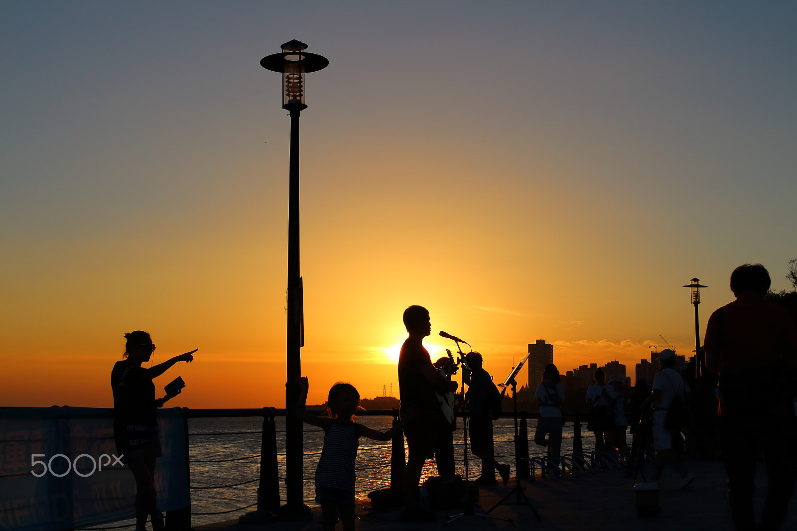 Canon EF 35mm F1.4L II USM sample photo. Golden afternoon and singer photography