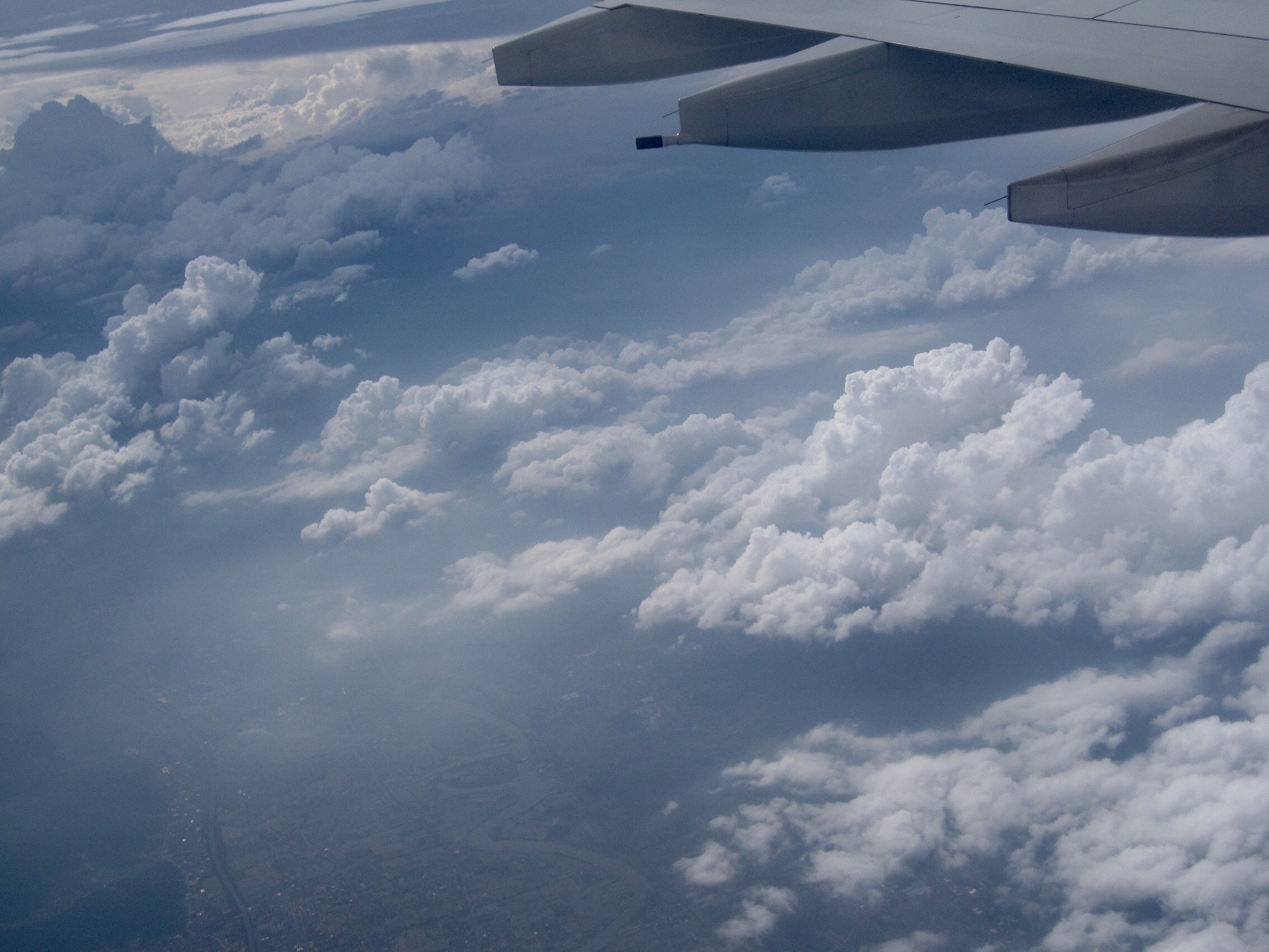 Canon PowerShot SD880 IS (Digital IXUS 870 IS / IXY Digital 920 IS) sample photo. The clouds at upper air 高空的云 photography