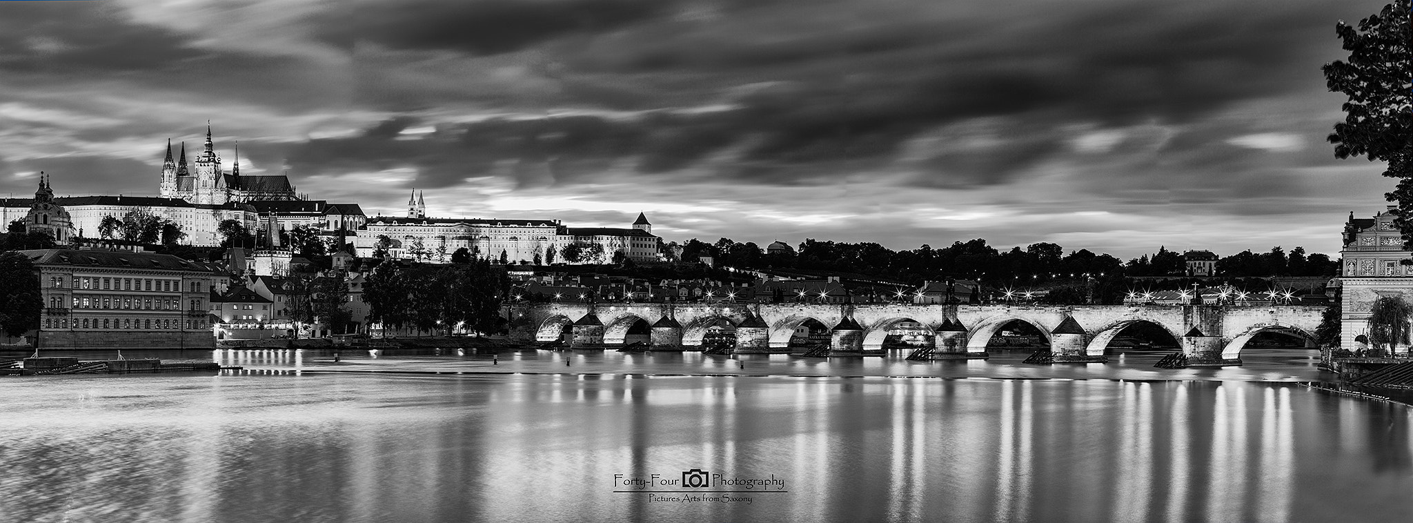 Canon EOS 5DS + Canon EF 85mm F1.8 USM sample photo. Prag bei nacht photography