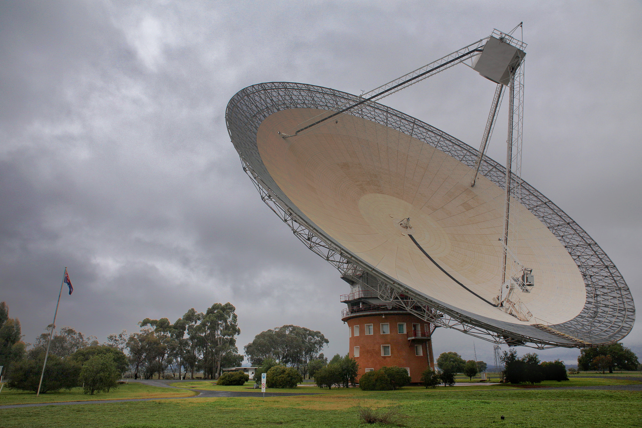 Canon 24-70mm sample photo. Parkes radio telescope photography