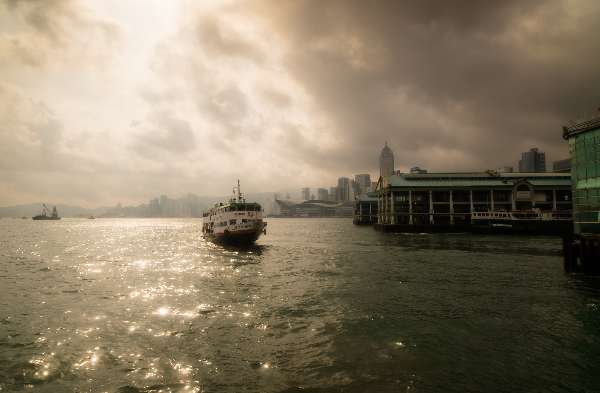 Nikon Df + ZEISS Distagon T* 21mm F2.8 sample photo. A ferry approaches photography