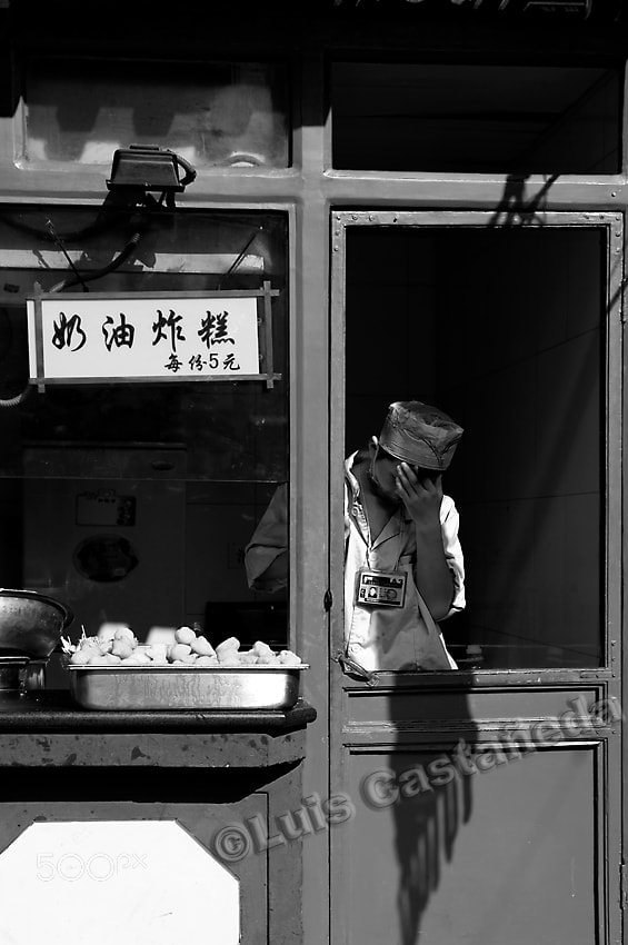 Pentax smc DA* 16-50mm F2.8 ED AL (IF) SDM sample photo. Fast food stand. beijing. china photography