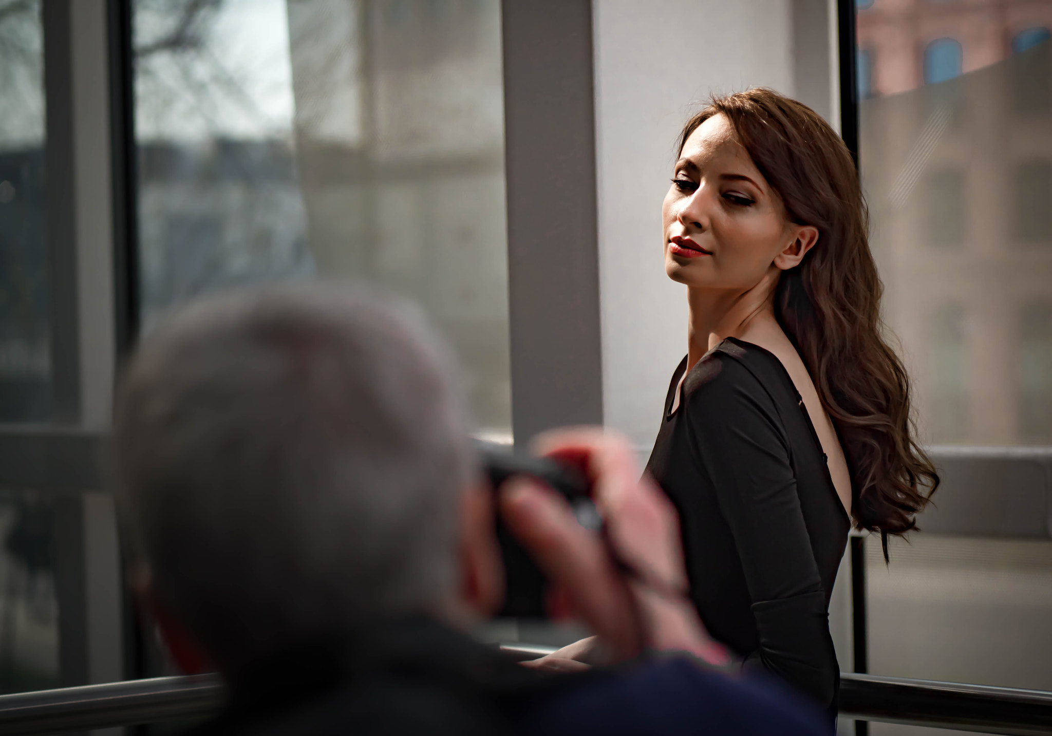 Panasonic Leica DG Nocticron 42.5mm F1.2 ASPH OIS sample photo. Posing for the picture photography