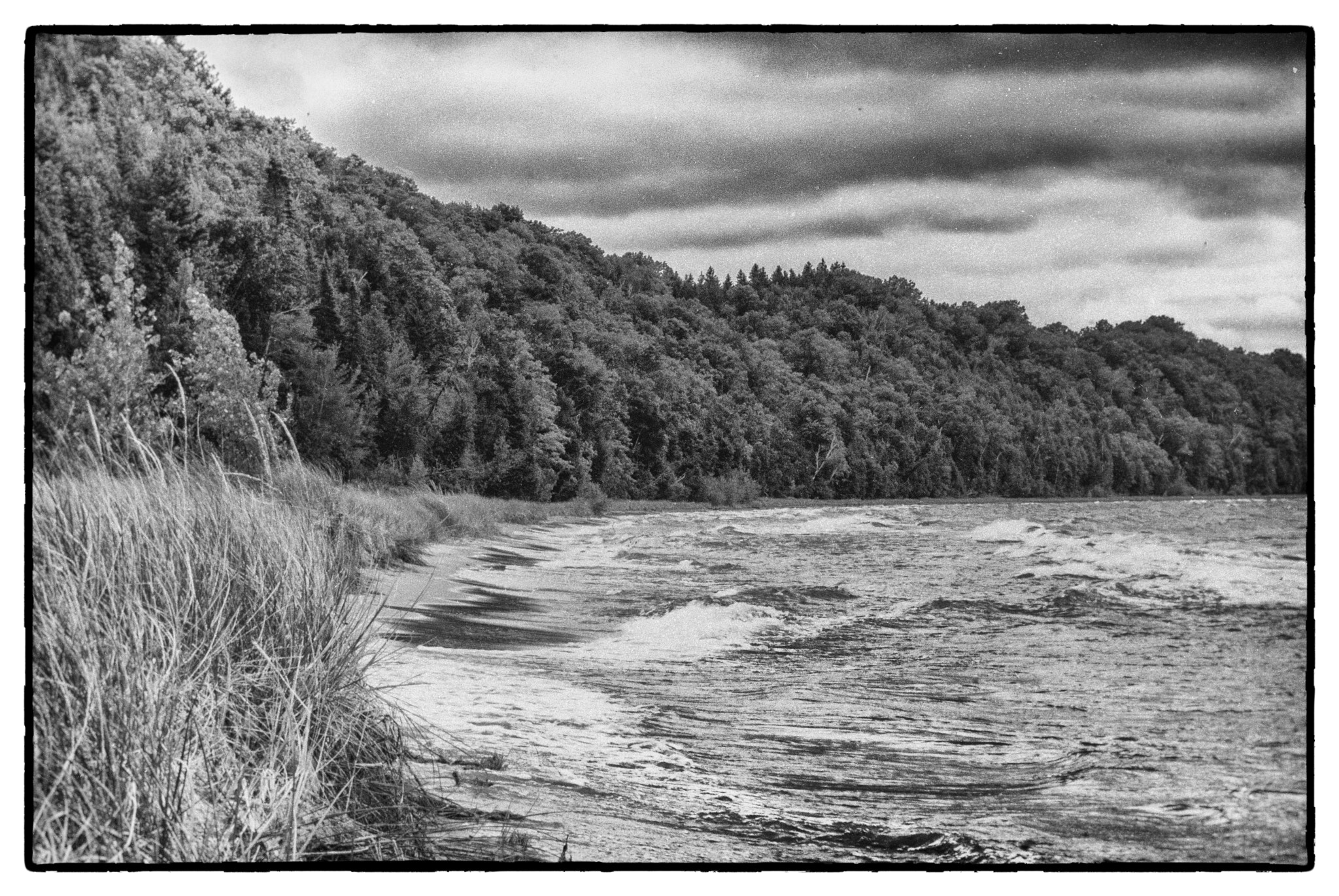 Sony Alpha DSLR-A300 + Sony DT 55-200mm F4-5.6 SAM sample photo. Shore of lake michigan photography