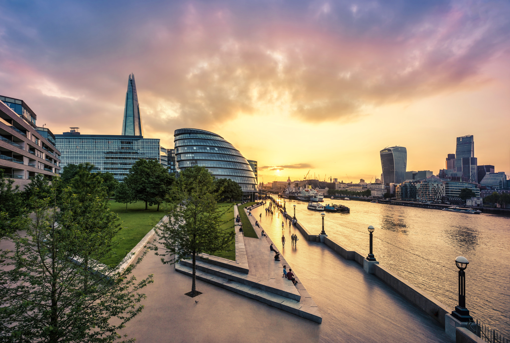 Sony a7R + Canon EF 16-35mm F2.8L II USM sample photo. London sunset photography