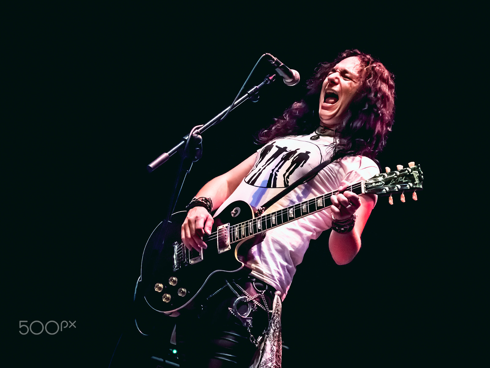Panasonic Lumix DMC-GH3 sample photo. Singer and guitarist screaming in concert photography
