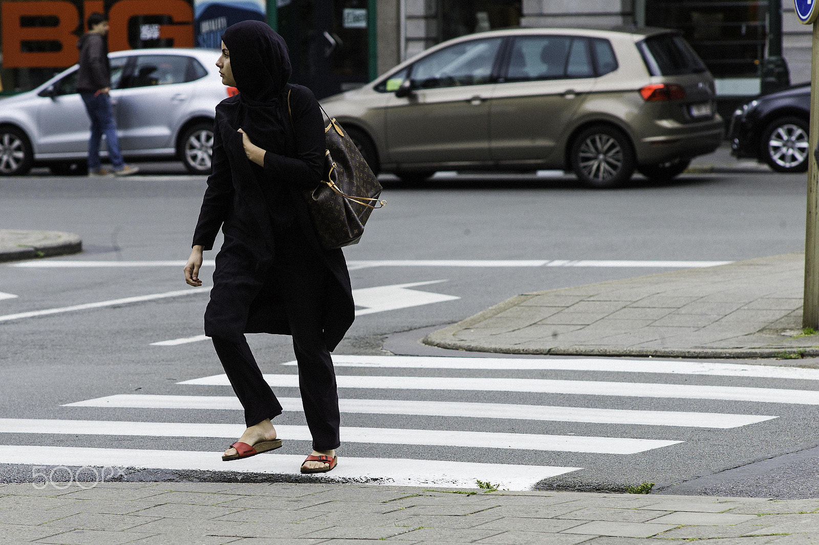 Elmarit-M 135mm f/2.8 (I/II) sample photo. Urban levitation photography