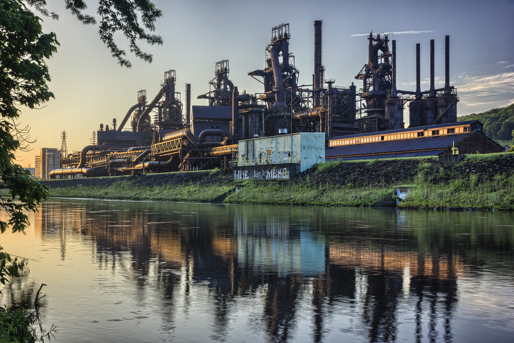 Canon EOS 600D (Rebel EOS T3i / EOS Kiss X5) + Canon EF-S 15-85mm F3.5-5.6 IS USM sample photo. Bethlehem steel mill sunrise 1 photography