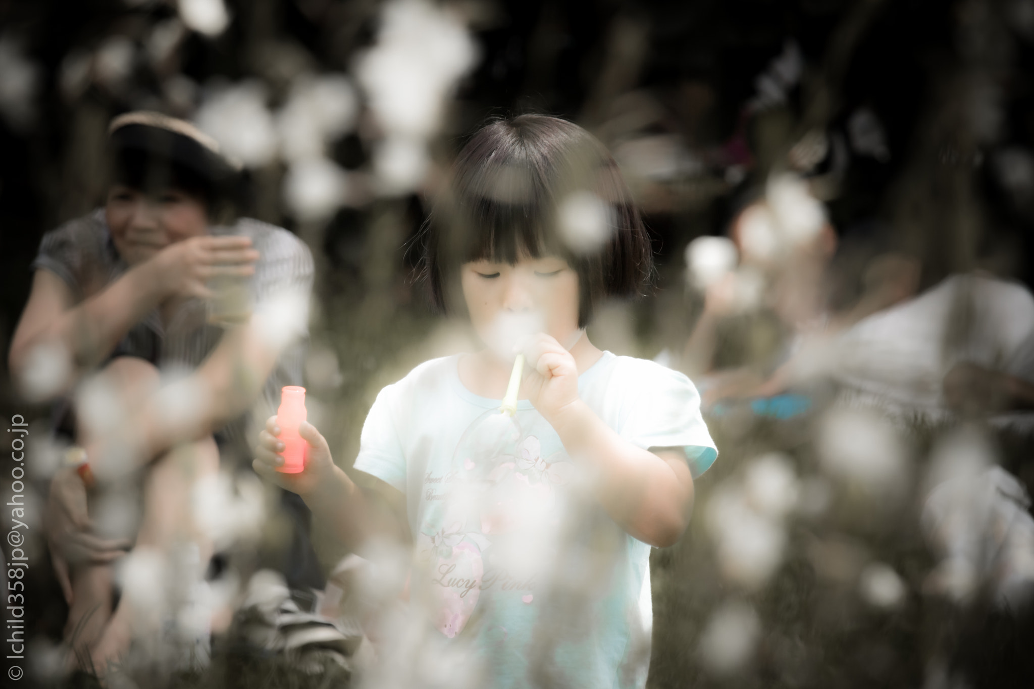 Canon EOS 760D (EOS Rebel T6s / EOS 8000D) + Canon EF-S 55-250mm F4-5.6 IS STM sample photo. Little girl playing in the park photography