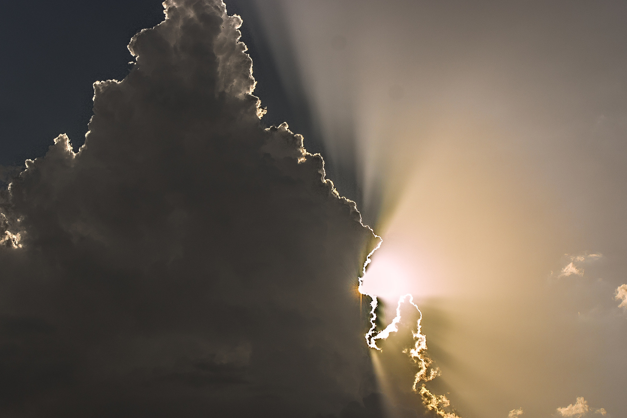 Samsung NX1000 + Samsung NX 50-200mm F4-5.6 ED OIS sample photo. The dance of clouds and sun photography