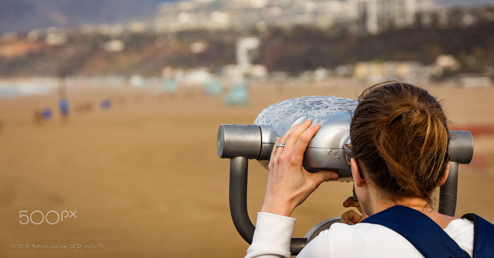Canon EF 28-300mm F3.5-5.6L IS USM sample photo. Looking at beach photography