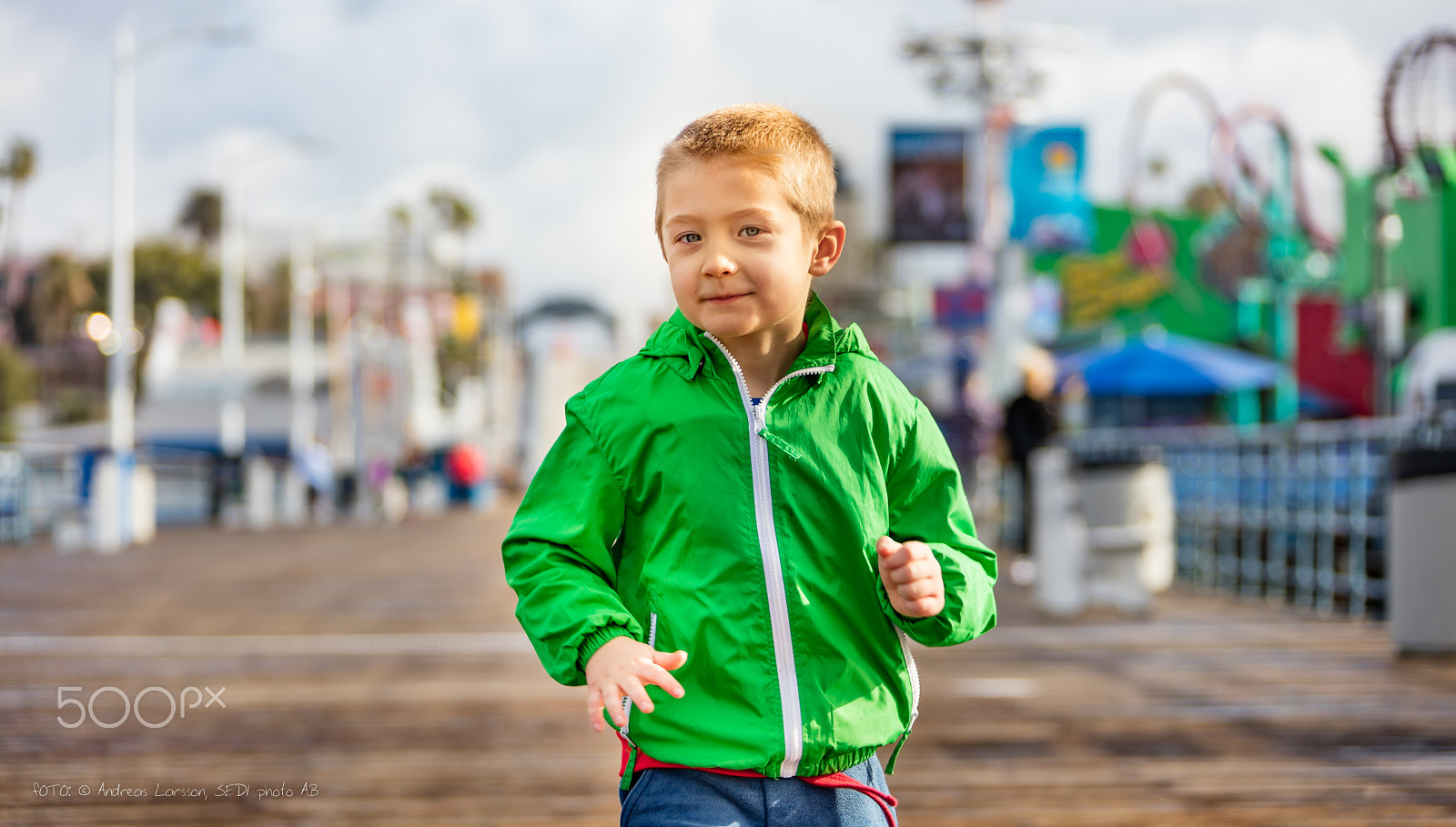 Canon EF 28-300mm F3.5-5.6L IS USM sample photo. Boy running at santa monica pier photography