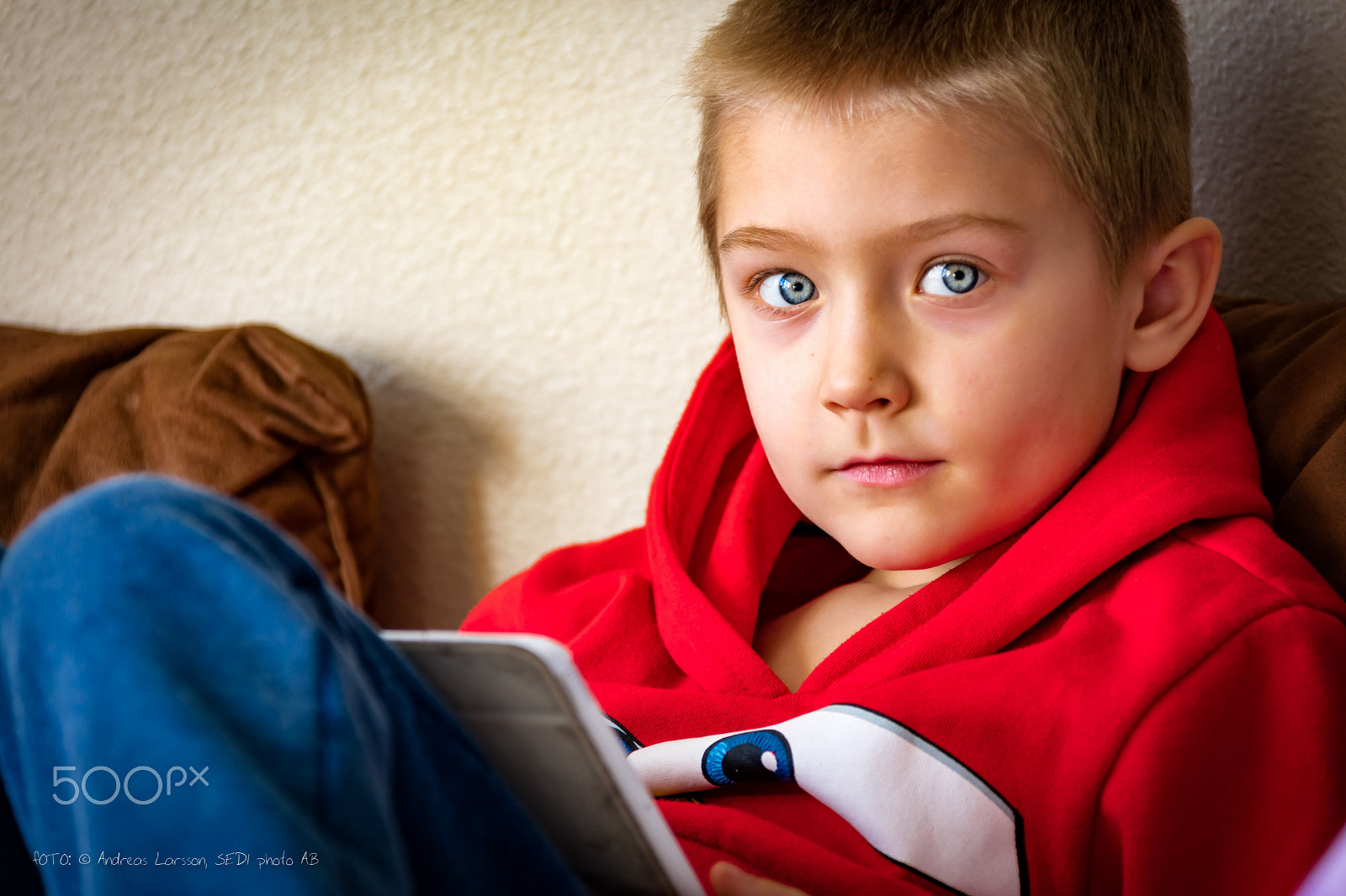 Canon EF 28-300mm F3.5-5.6L IS USM sample photo. Boy looking at u photography