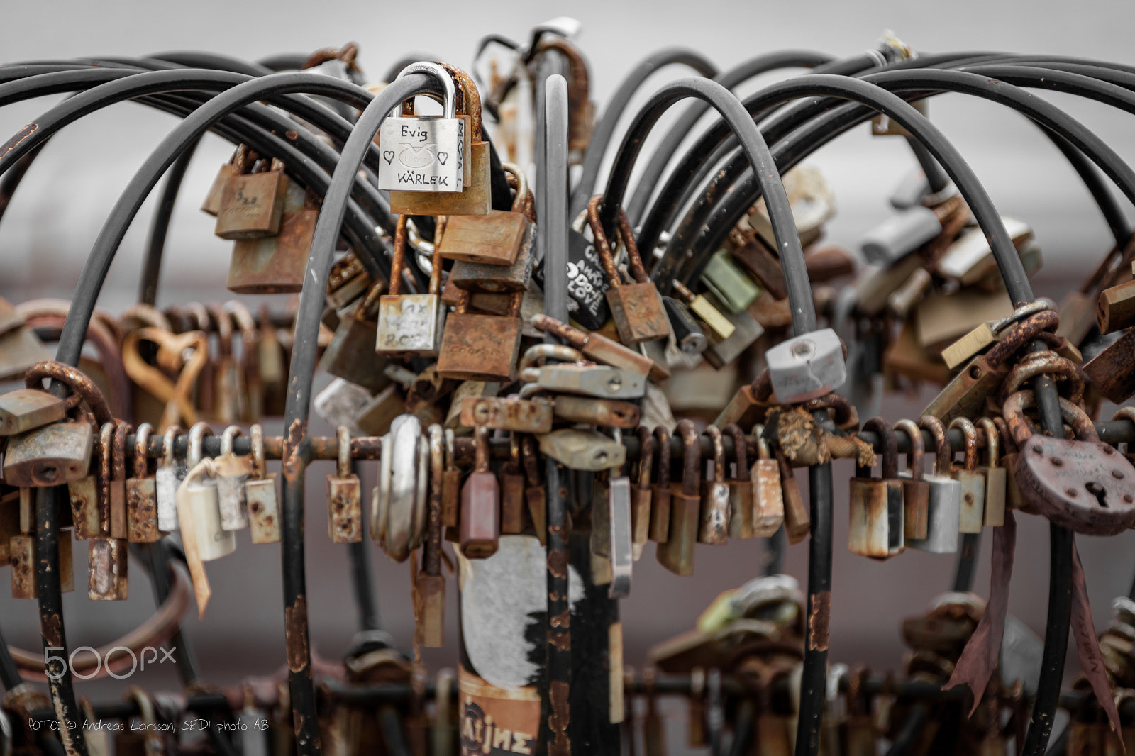 Canon EF 28-300mm F3.5-5.6L IS USM sample photo. Padlock heart photography
