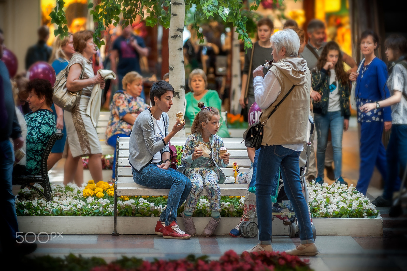 Nikon AF-Nikkor 80-200mm F2.8D ED sample photo. Holiday ice cream photography