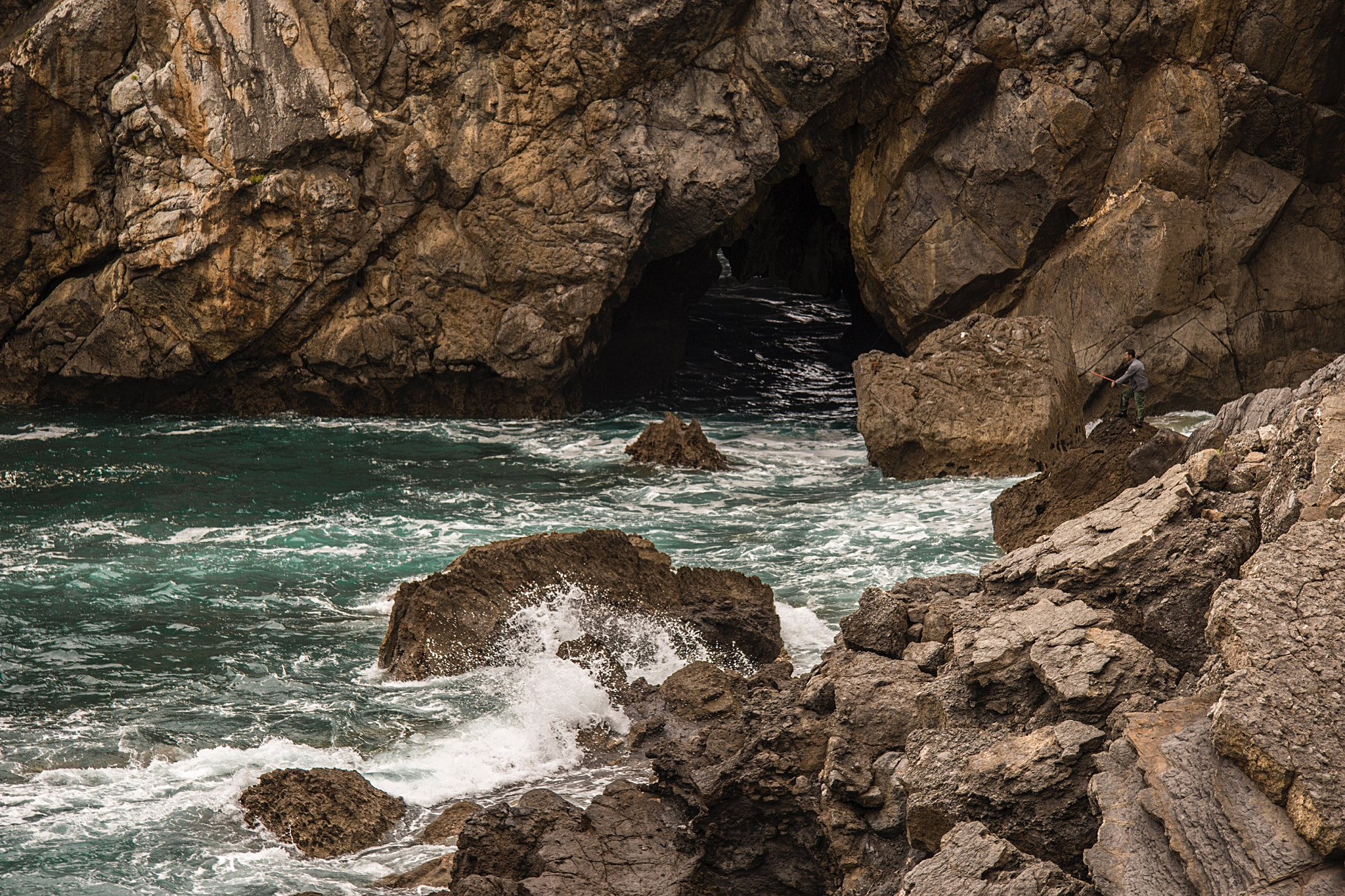 Canon EF-S 17-85mm F4-5.6 IS USM sample photo. Bermeo-fisherman photography