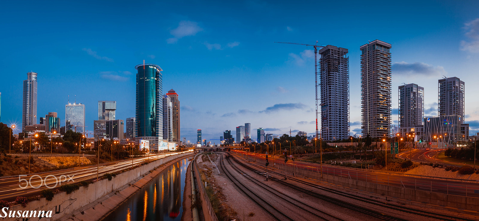 Nikon D800 + Nikon AF Nikkor 24mm F2.8D sample photo. Evening in big city photography
