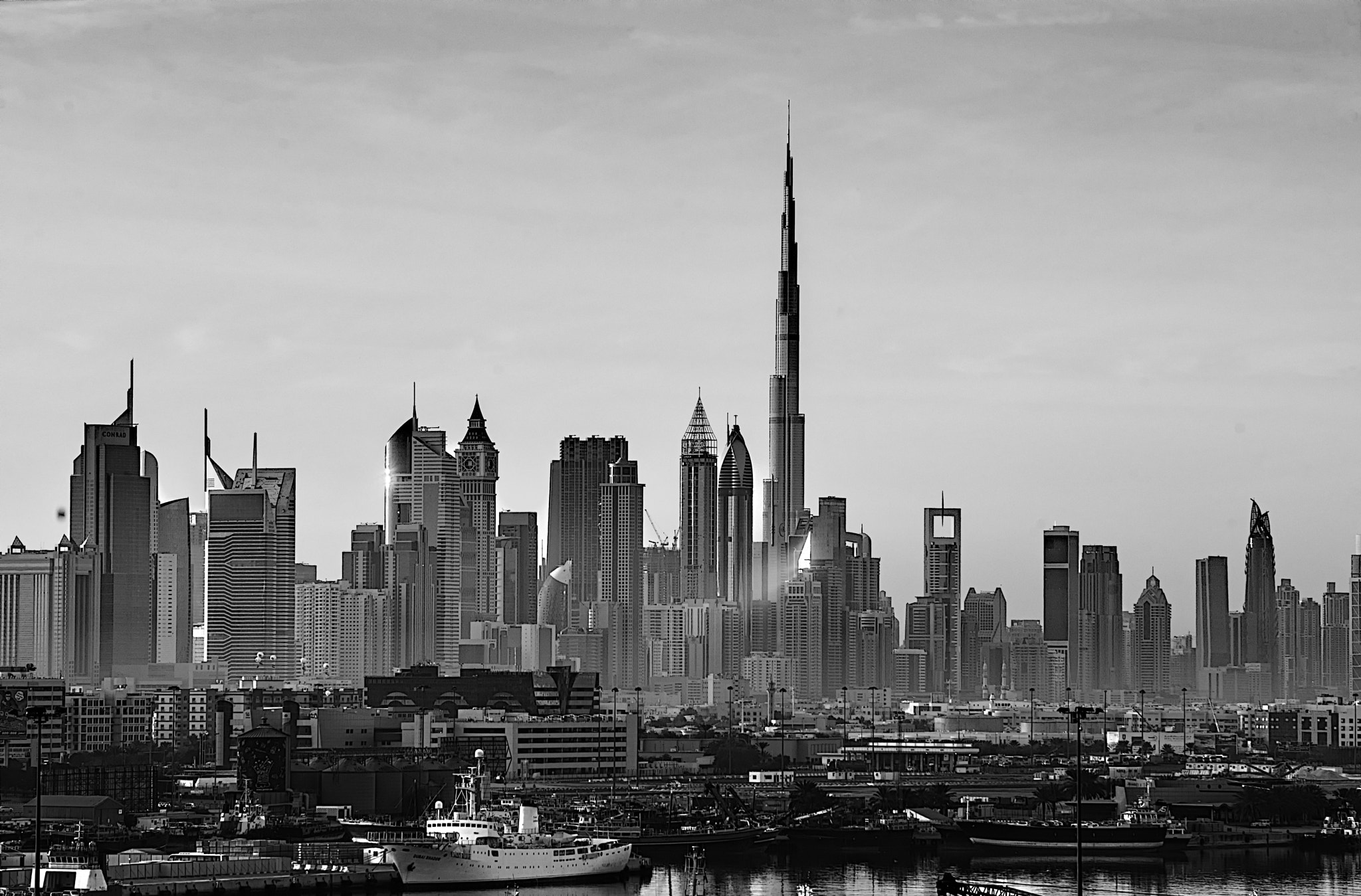 Nikon D800 + Tamron SP AF 70-200mm F2.8 Di LD (IF) MACRO sample photo. Dubai skyline photography