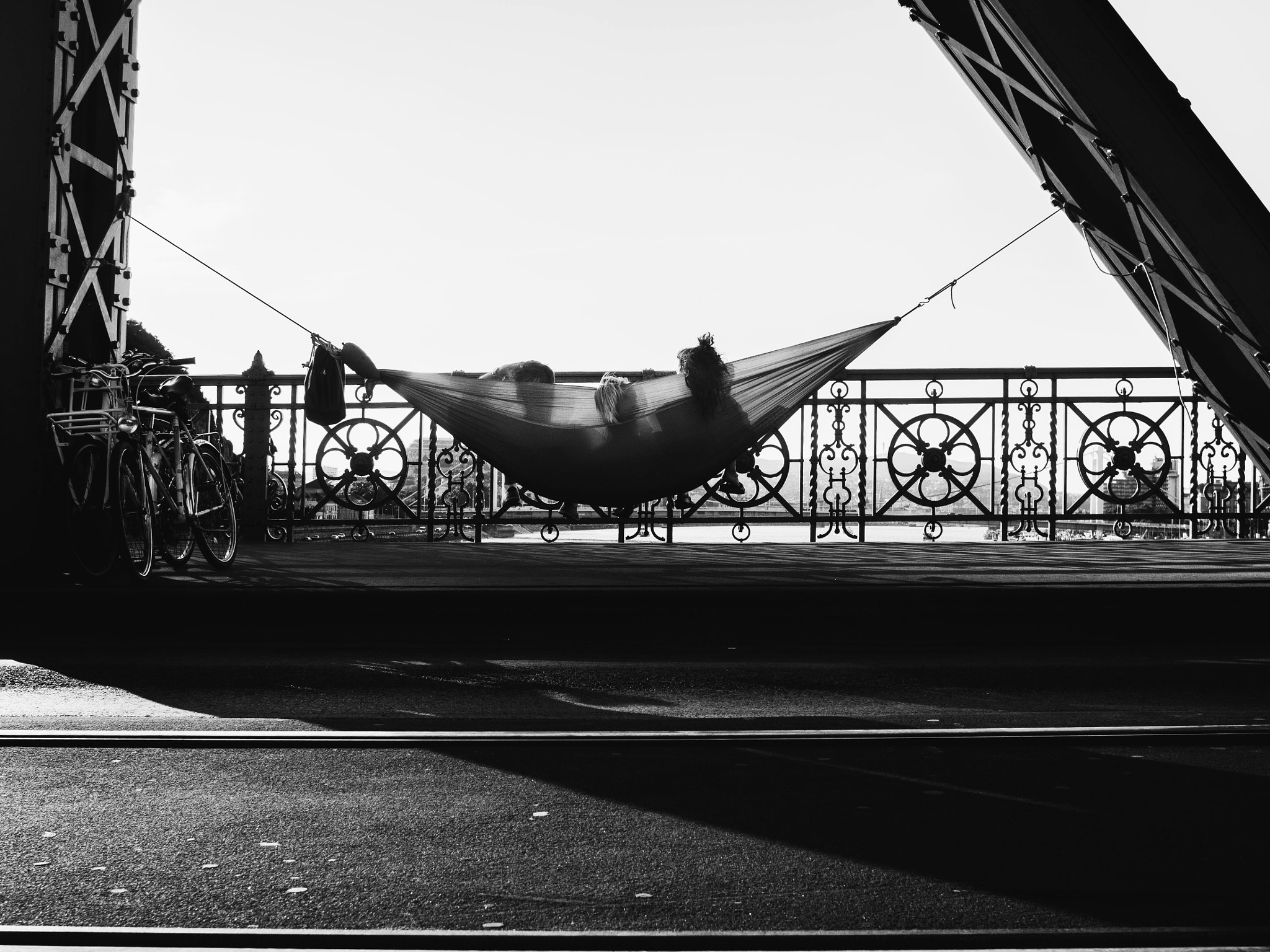 Olympus OM-D E-M10 + Sigma 19mm F2.8 DN Art sample photo. Liberty bridge photography
