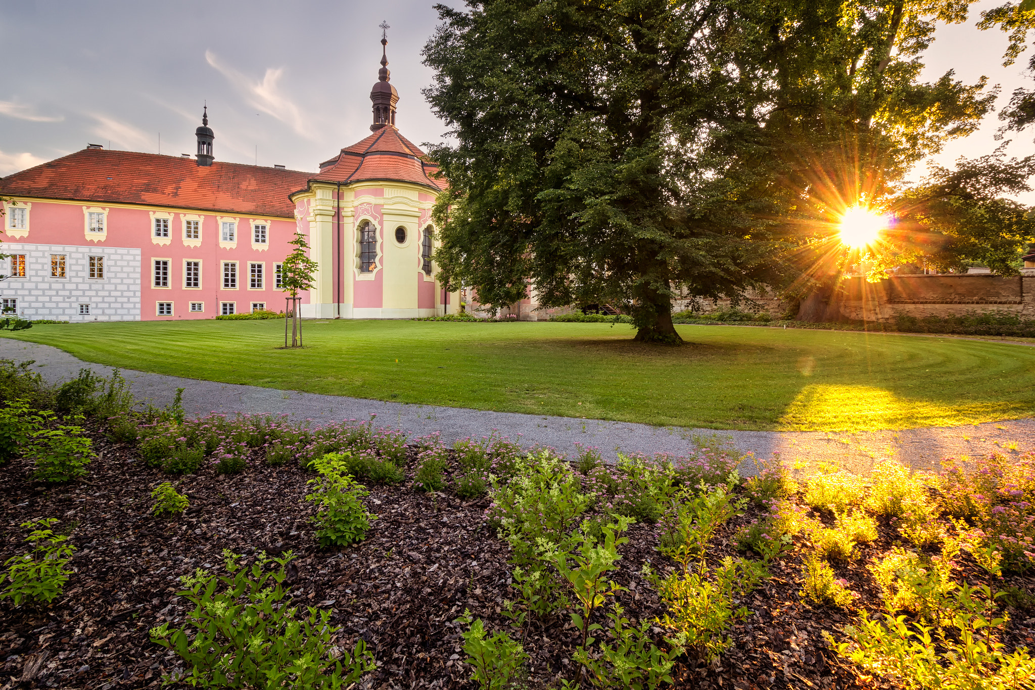 Canon EF-S 10-18mm F4.5–5.6 IS STM sample photo. -- chateau mitrowicz -- photography