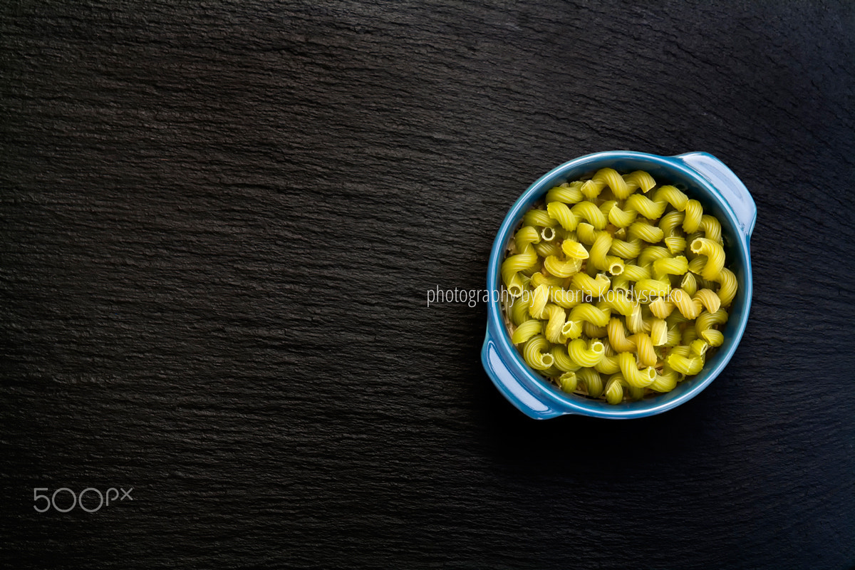 Canon EOS 1000D (EOS Digital Rebel XS / EOS Kiss F) sample photo. Uncooked italian pasta celentani in dark blue pot photography