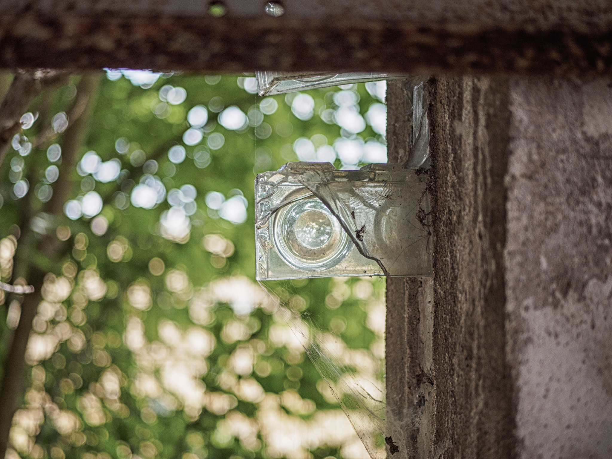 Olympus OM-D E-M10 II + LUMIX G 25/F1.7 sample photo. Urbex photography