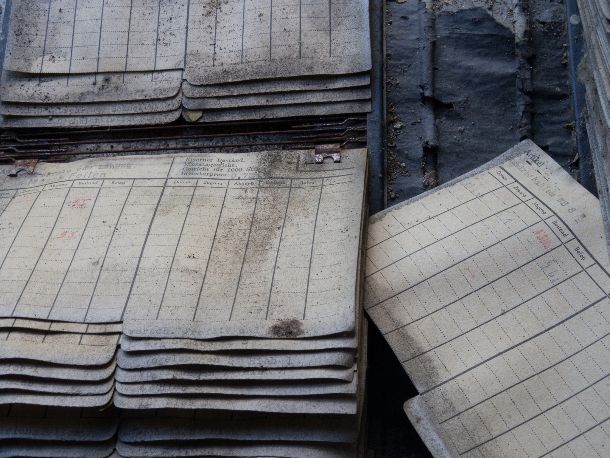 Olympus OM-D E-M10 II + LUMIX G 25/F1.7 sample photo. Urbex photography