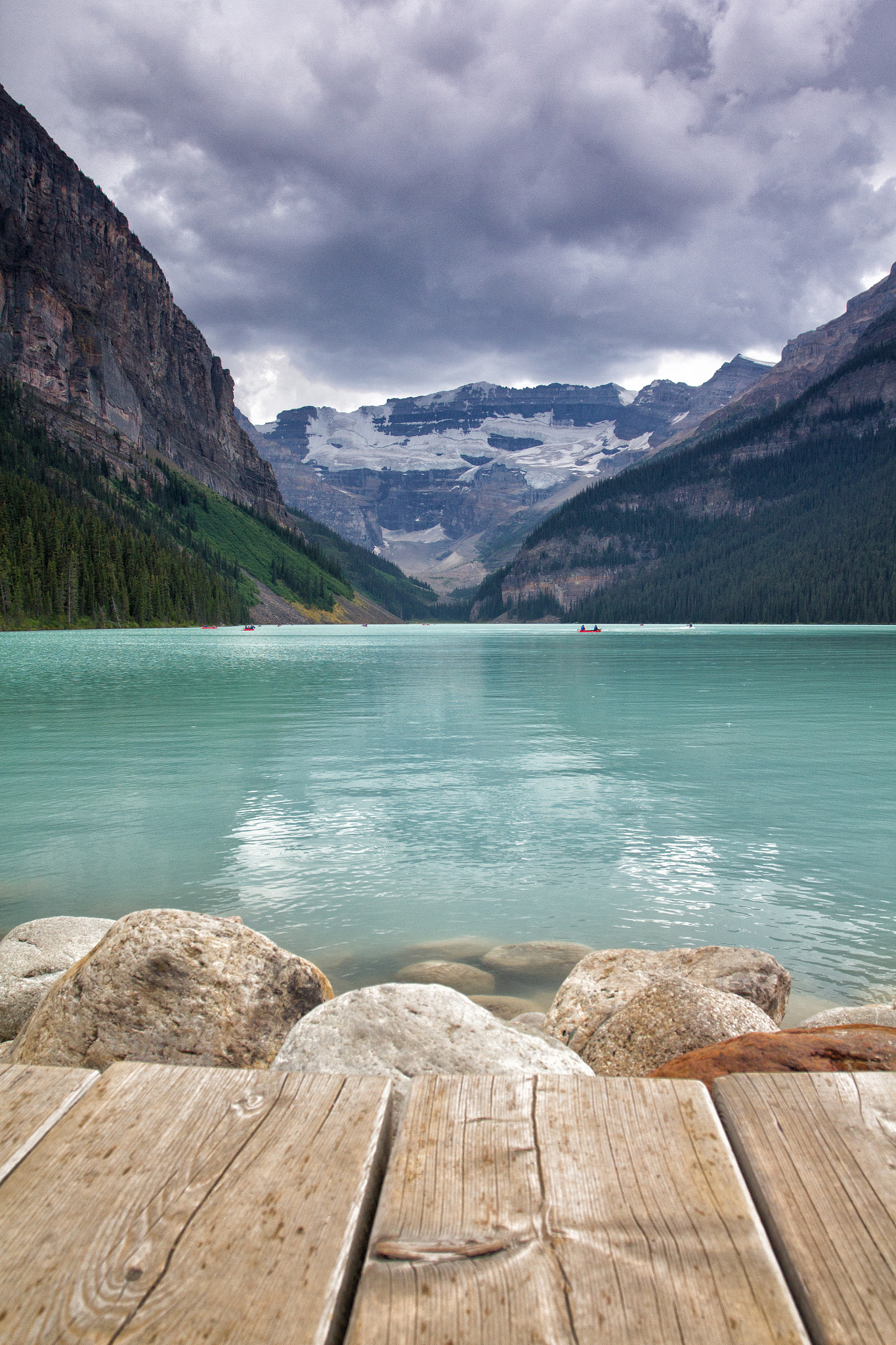 Canon EOS 550D (EOS Rebel T2i / EOS Kiss X4) + Canon EF 17-40mm F4L USM sample photo. Lake louise photography