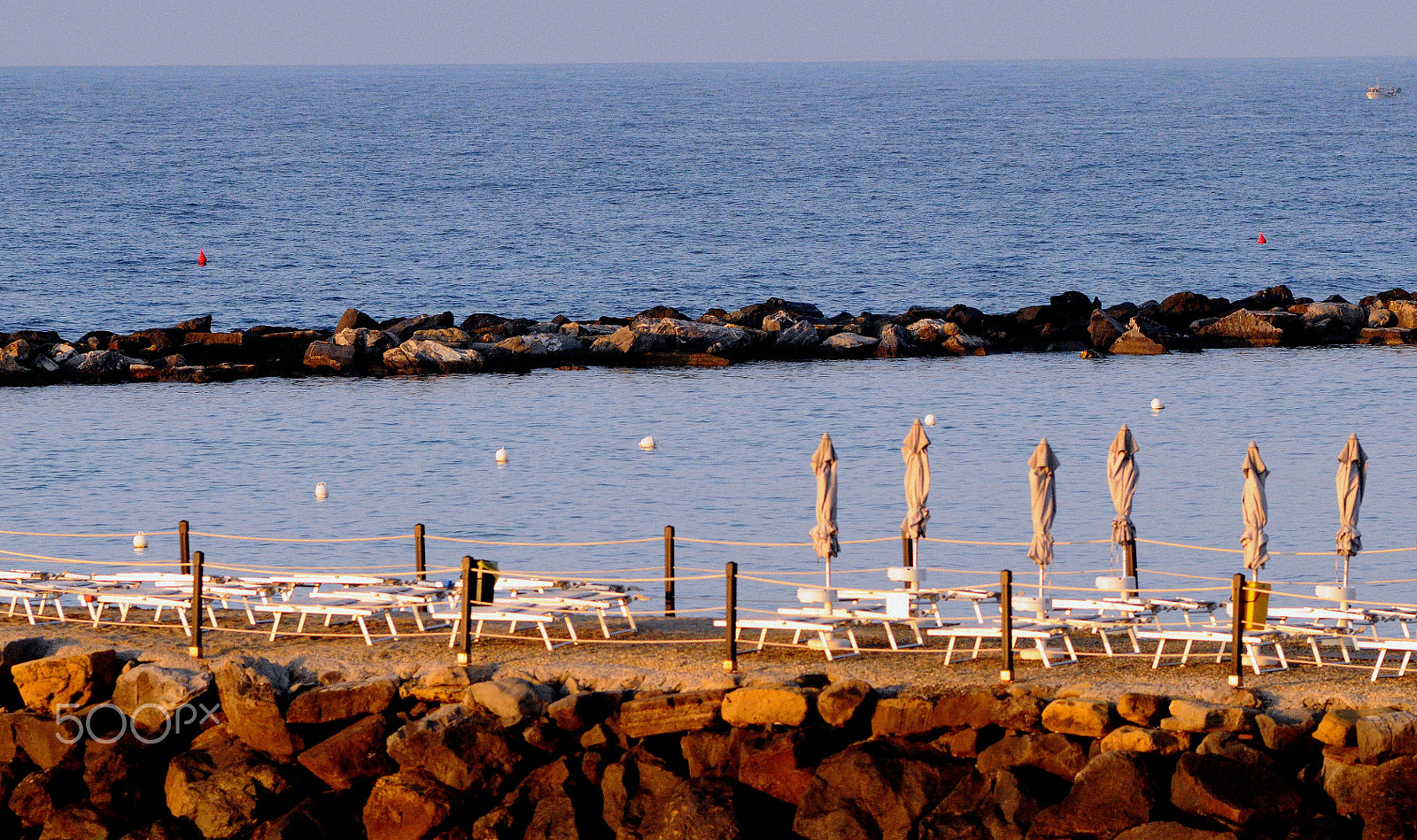 Nikon D90 + AF Nikkor 180mm f/2.8 IF-ED sample photo. Sea photography