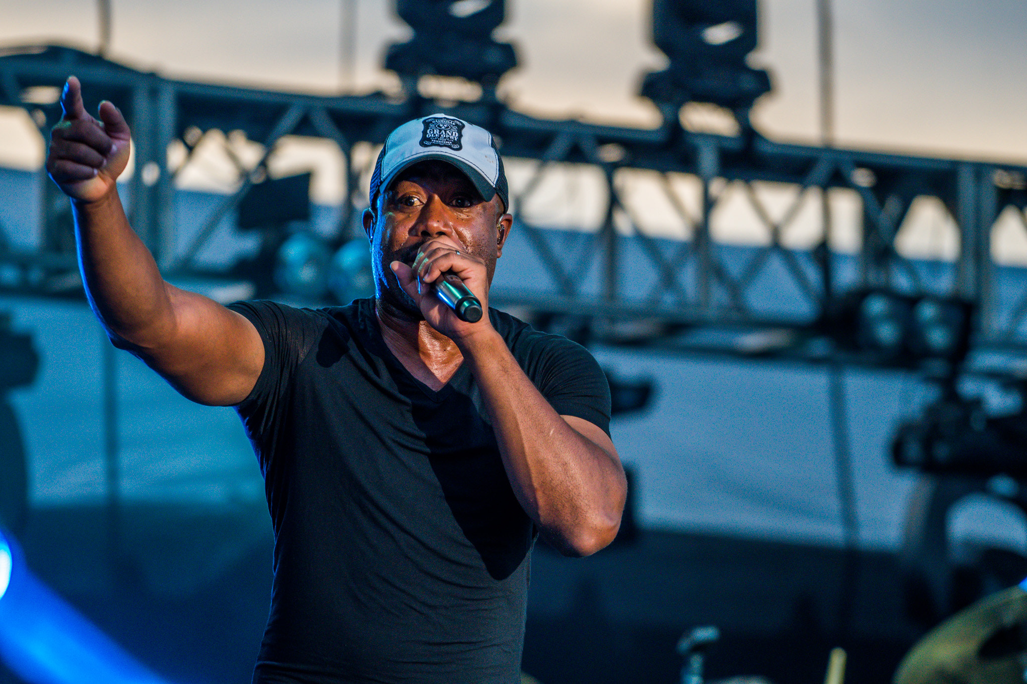Sony a6300 + Sony FE 70-200mm F4 G OSS sample photo. Darius rucker live at freedom over texas photography