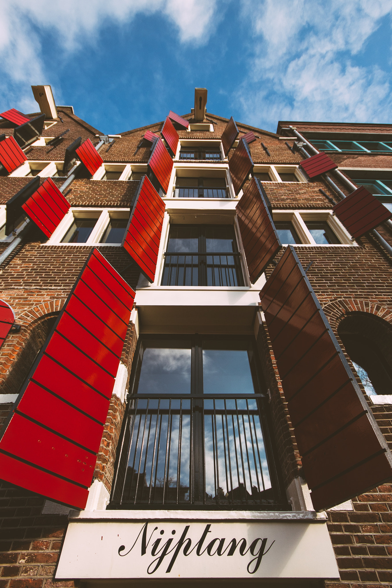 Canon EOS 1100D (EOS Rebel T3 / EOS Kiss X50) + Sigma 10-20mm F4-5.6 EX DC HSM sample photo. Looking up. amsterdam. photography