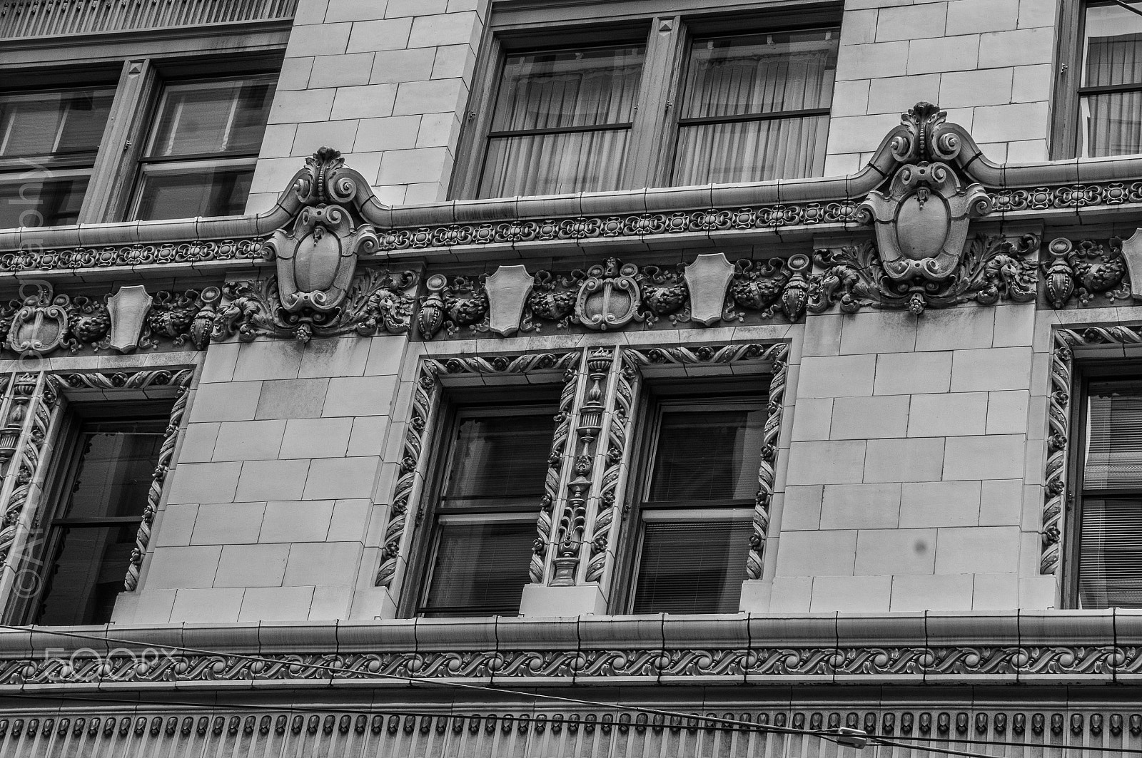 Sony Alpha NEX-5N + Sony E 55-210mm F4.5-6.3 OSS sample photo. Detail in the window photography