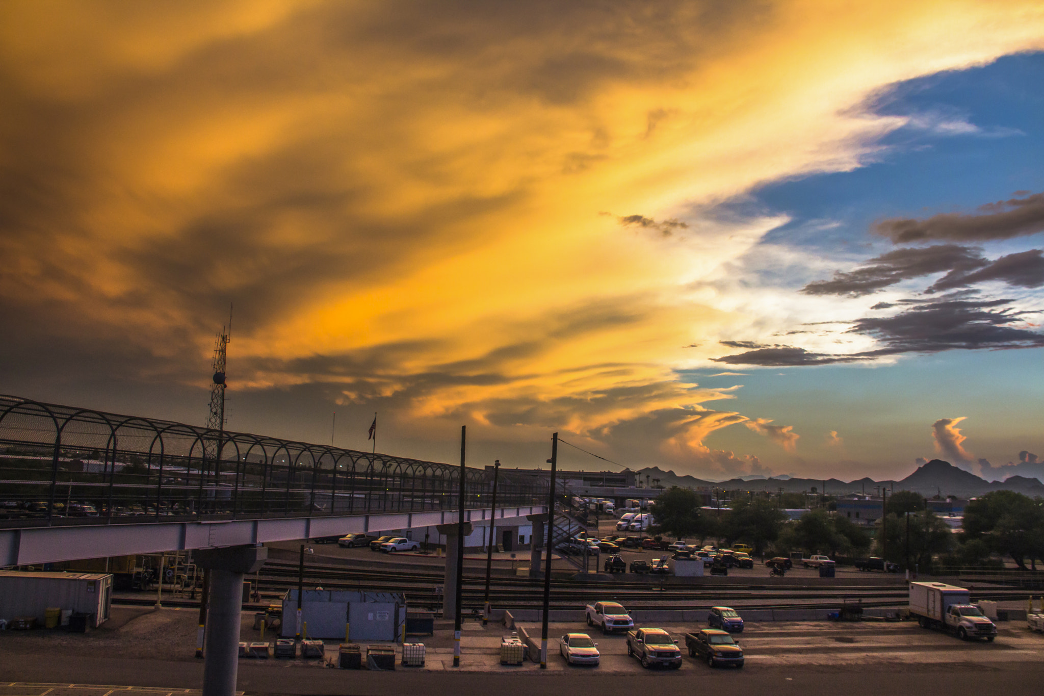 Canon EOS 650D (EOS Rebel T4i / EOS Kiss X6i) sample photo. Sunset at train station photography