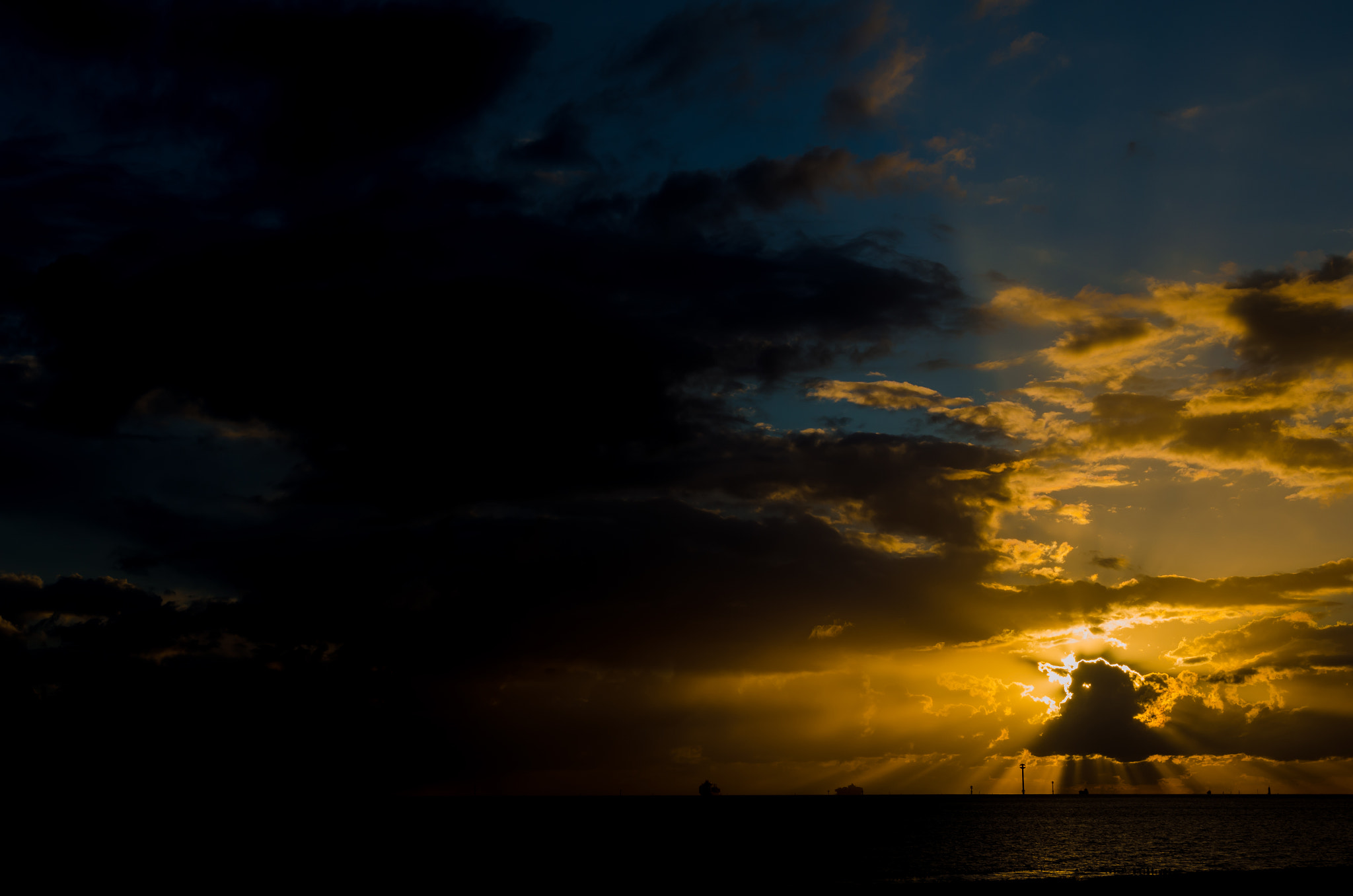 Nikon AF-S Nikkor 24-70mm F2.8G ED sample photo. Golden seaside sunset photography