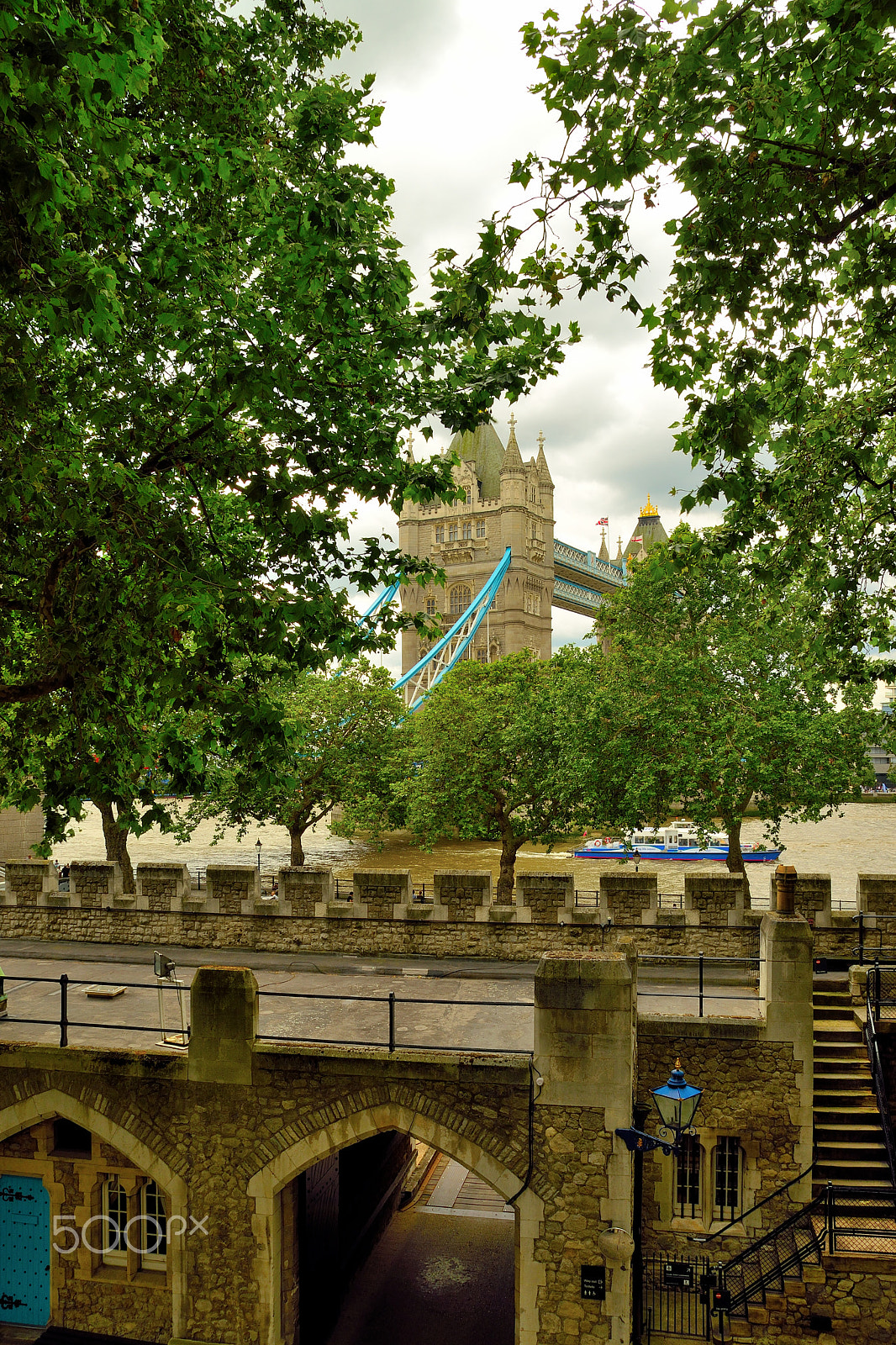 Sigma 18-200mm F3.5-6.3 DC OS HSM sample photo. Tower of london and bridge photography