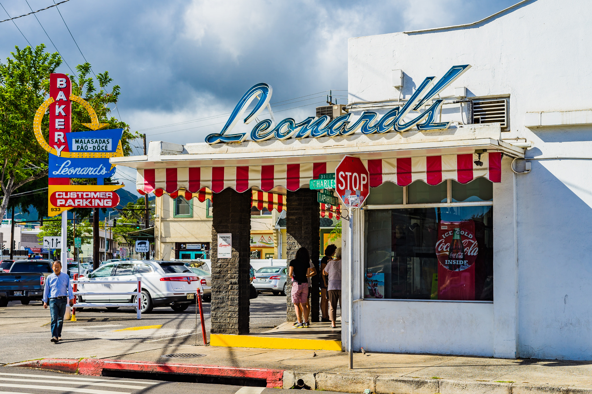 E 50mm F2 sample photo. Leonard's bakery photography