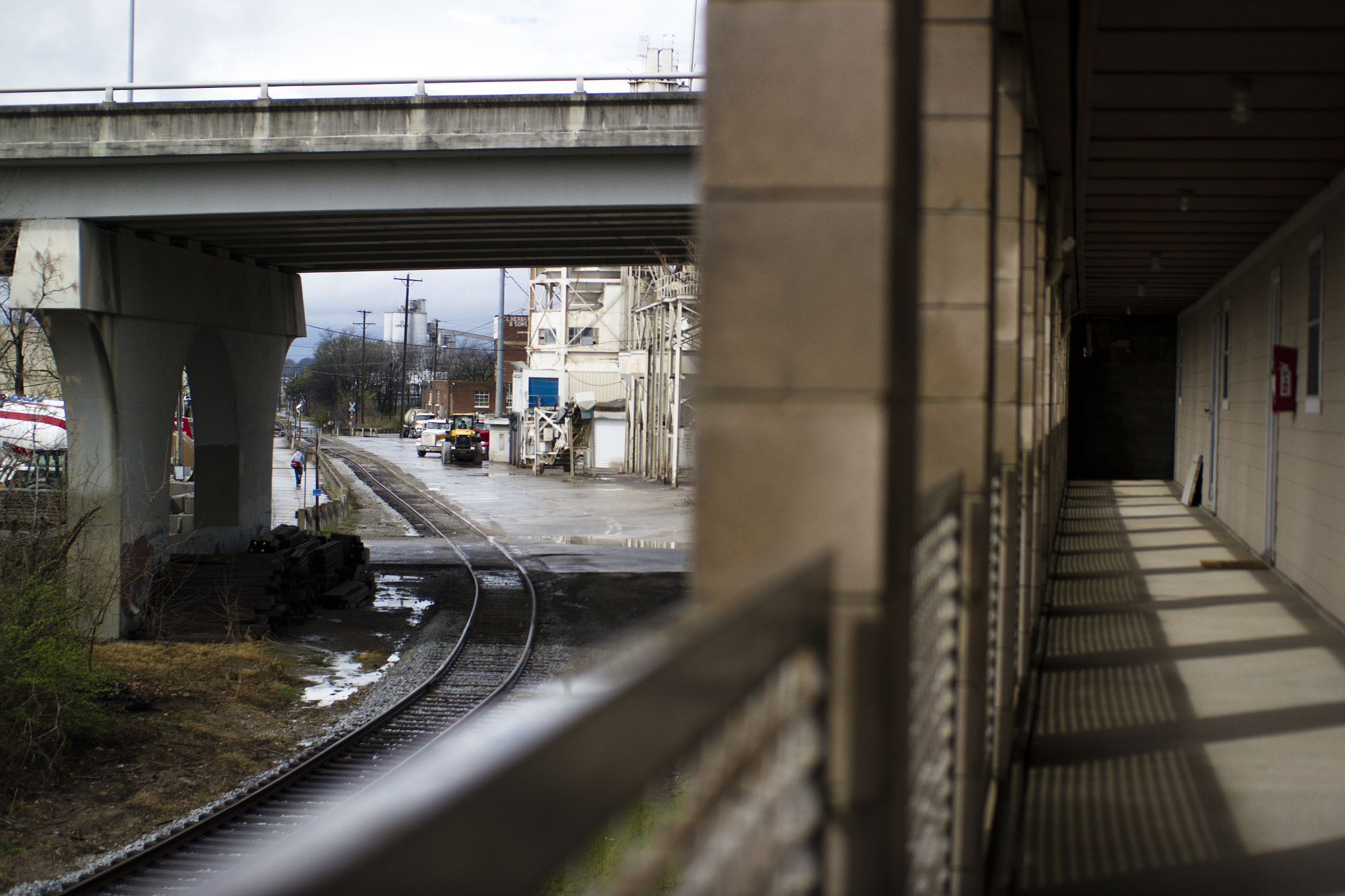 Samsung NX300 + Samsung NX 45mm F1.8 sample photo. Missing train photography