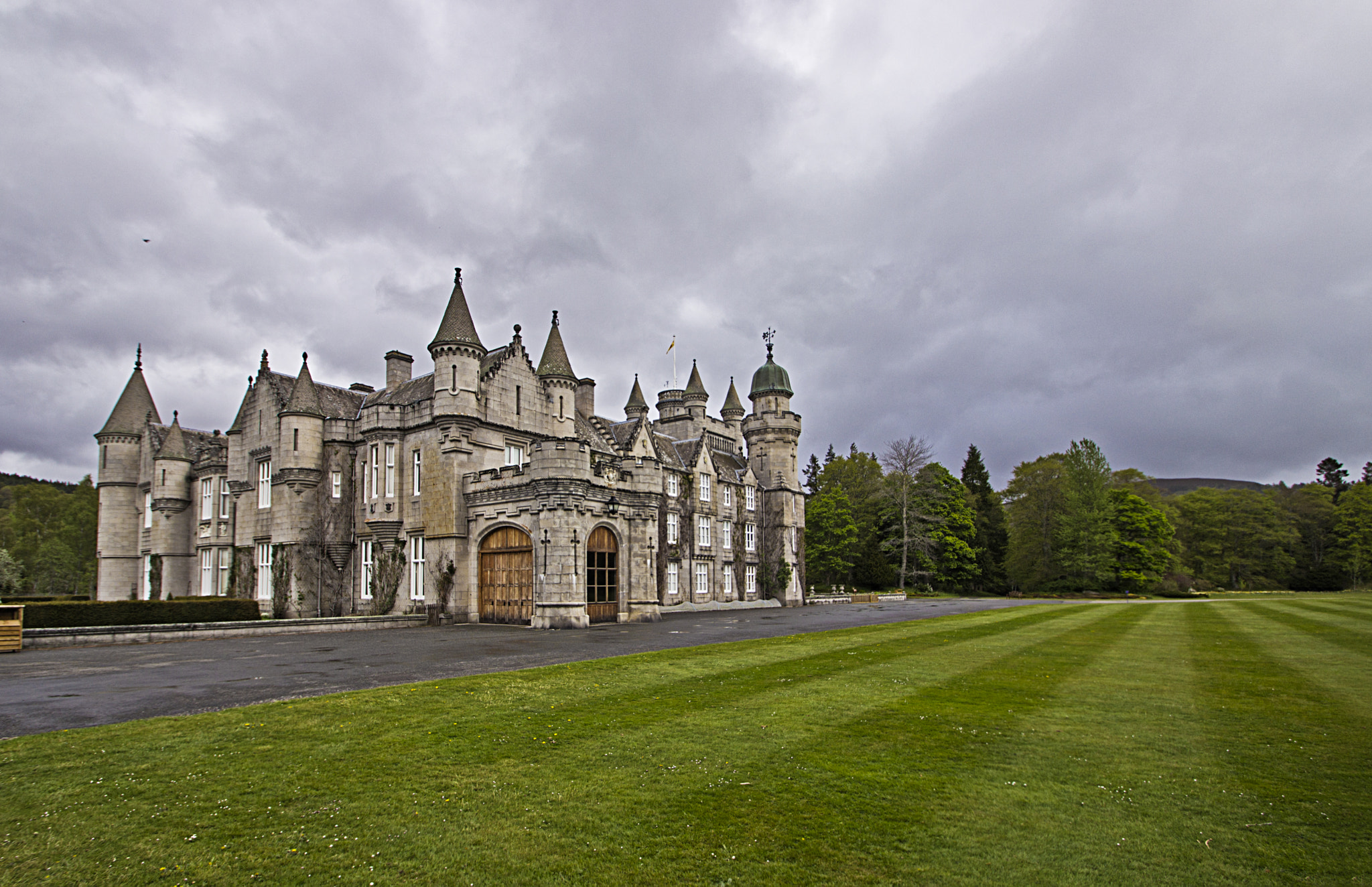 Sigma 10-20mm F3.5 EX DC HSM sample photo. Balmoral castle photography