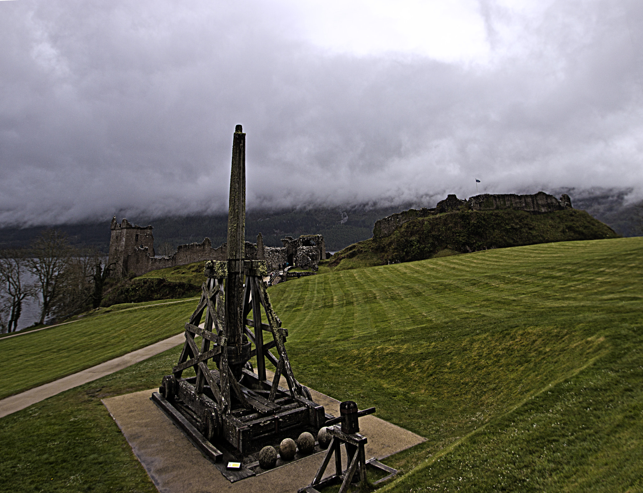Canon EOS 600D (Rebel EOS T3i / EOS Kiss X5) + Sigma 10-20mm F3.5 EX DC HSM sample photo. Siege engine photography